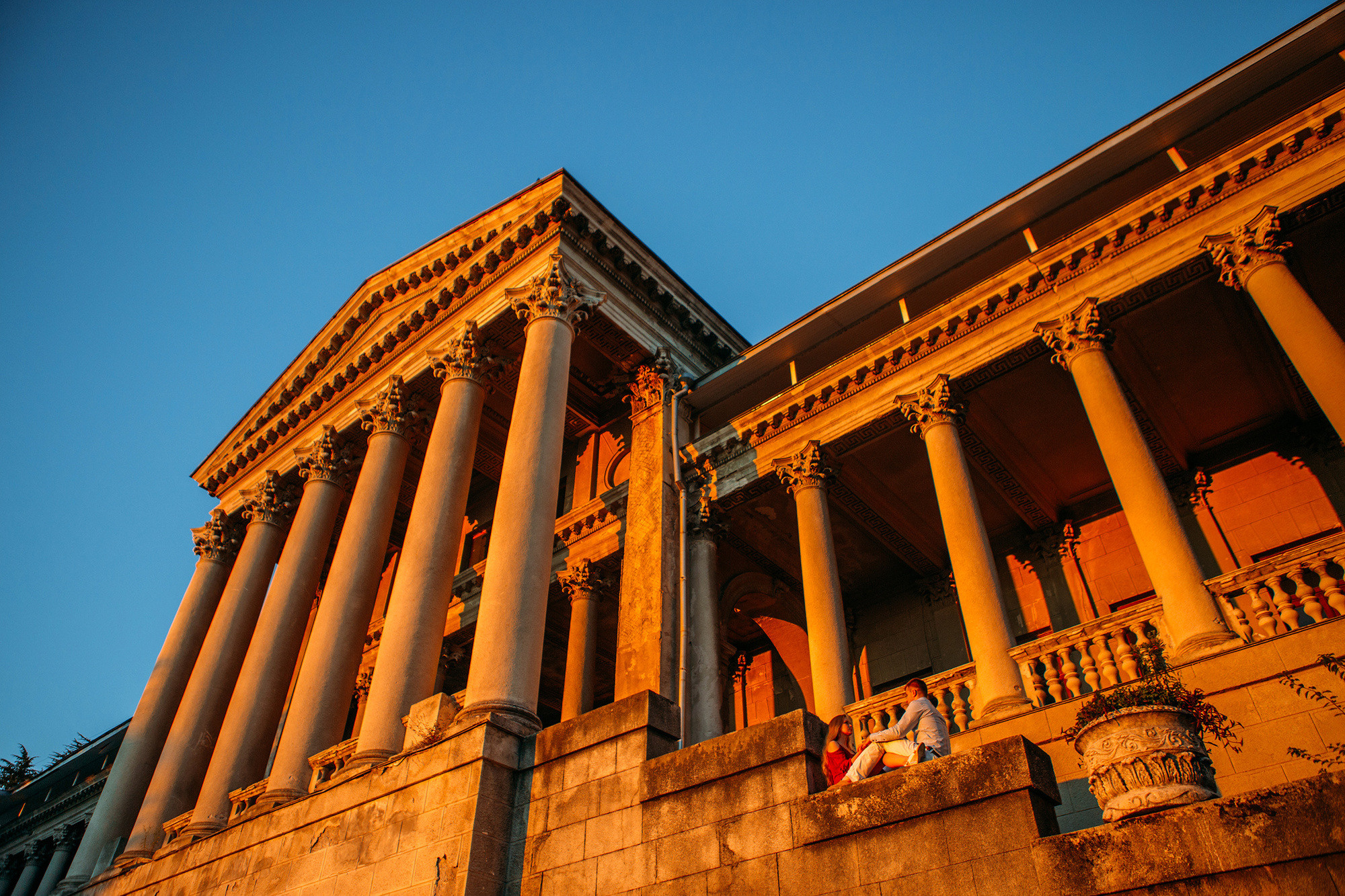 Лавстори в Сочи около заброшенного санатория Орджоникидзе