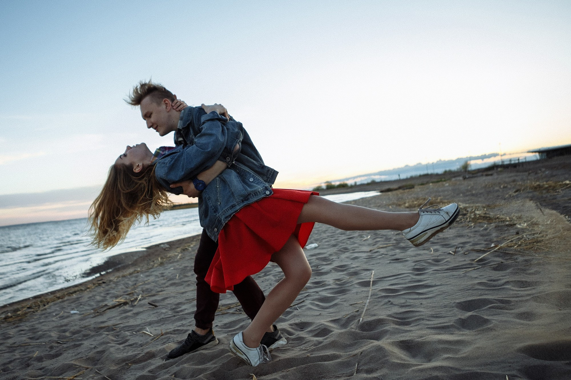 Предсвадебная лавстори около гостиницы Прибалтийская