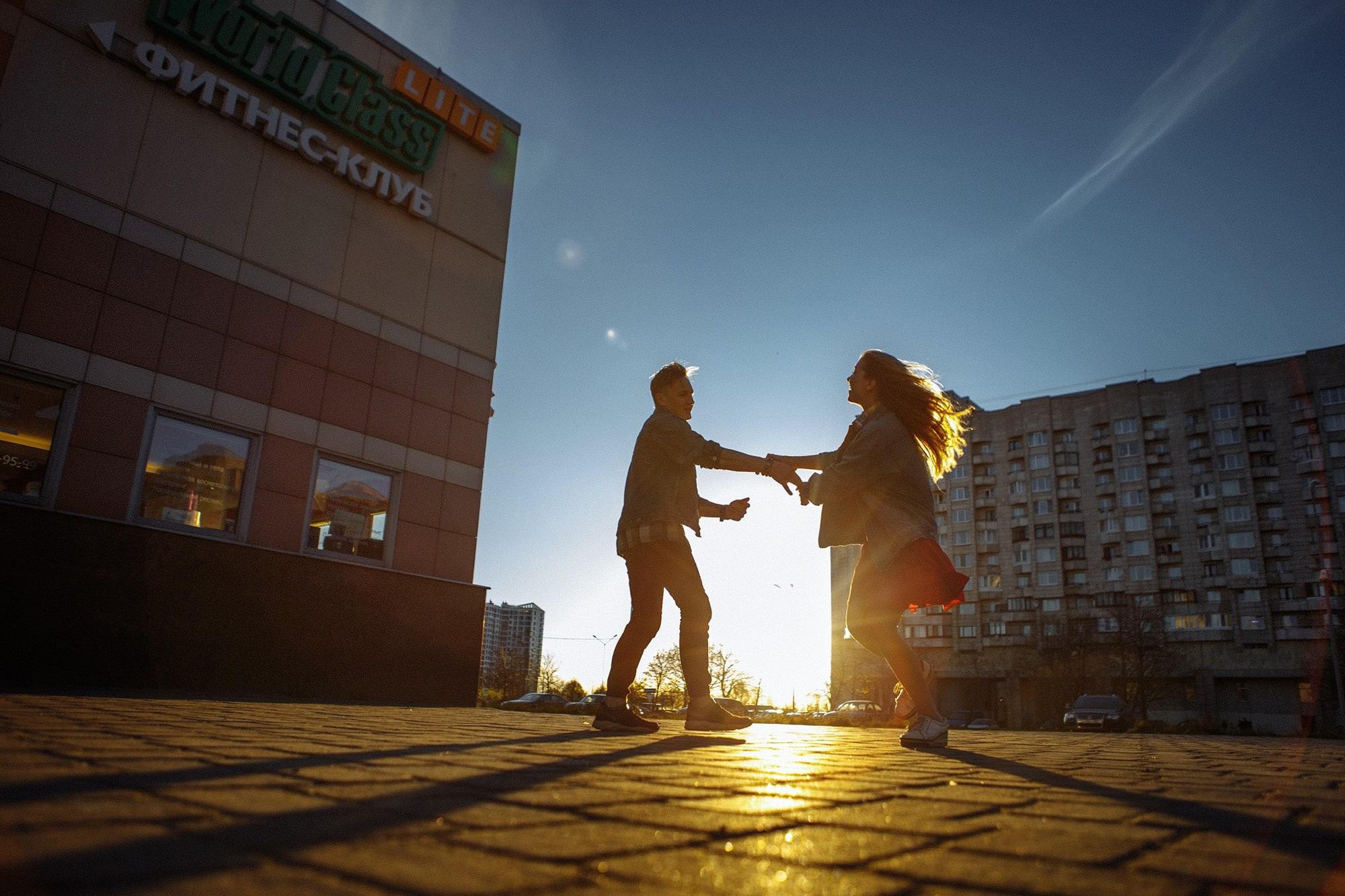 Предсвадебная лавстори около гостиницы Прибалтийская