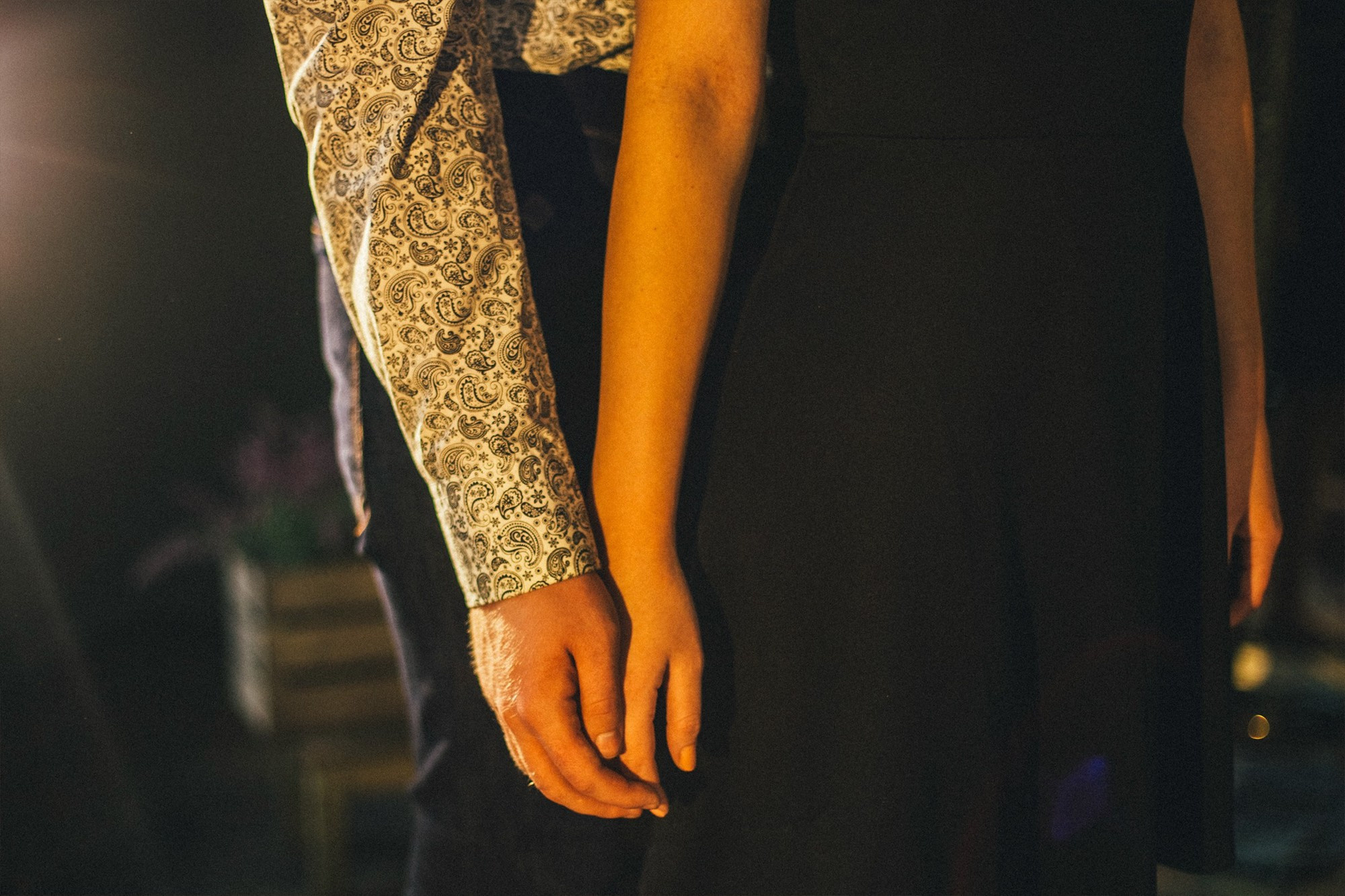 Студийная съемка лавстори стильных ребят