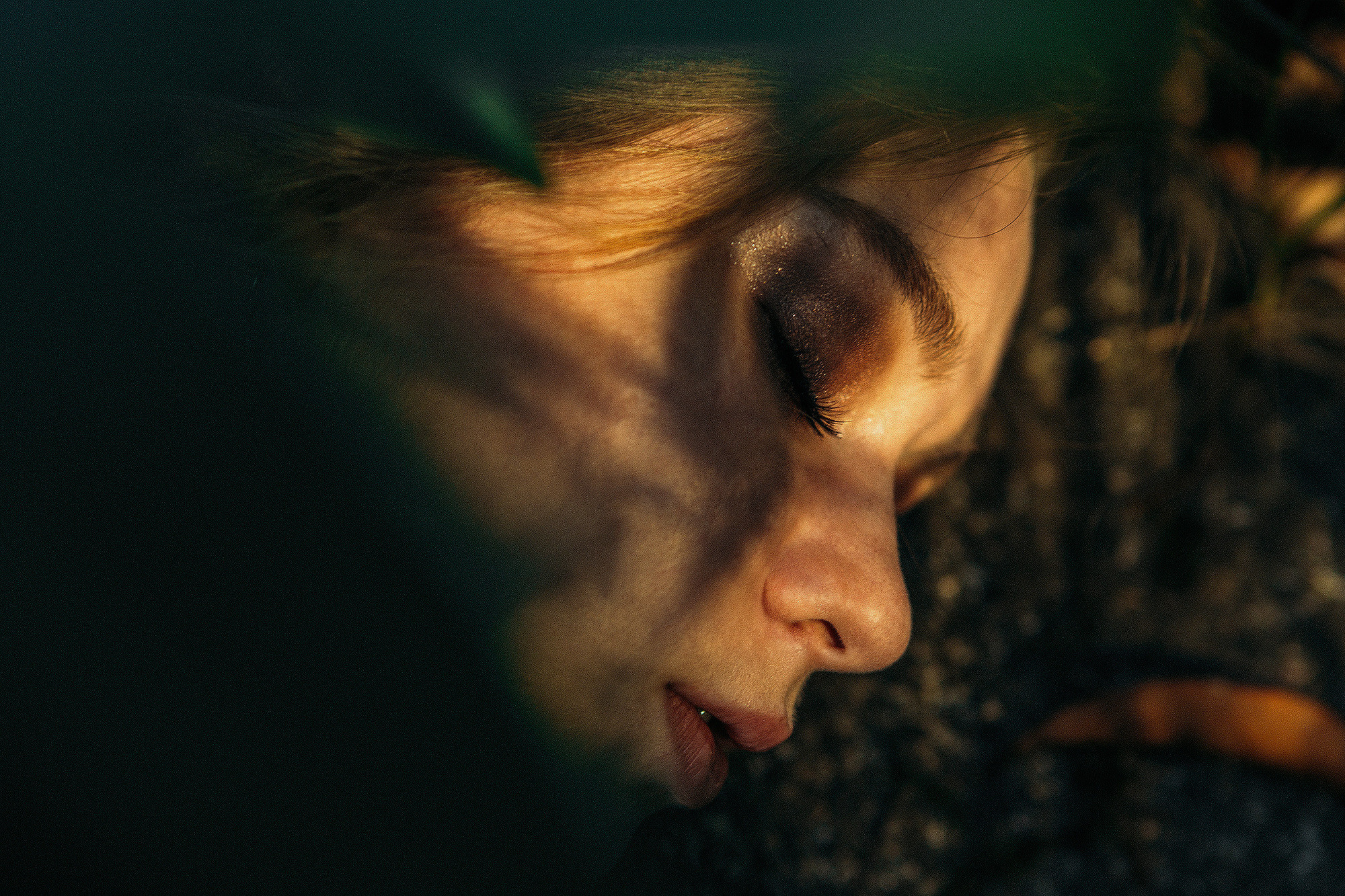 Лавстори в Сочи около заброшенного санатория Орджоникидзе