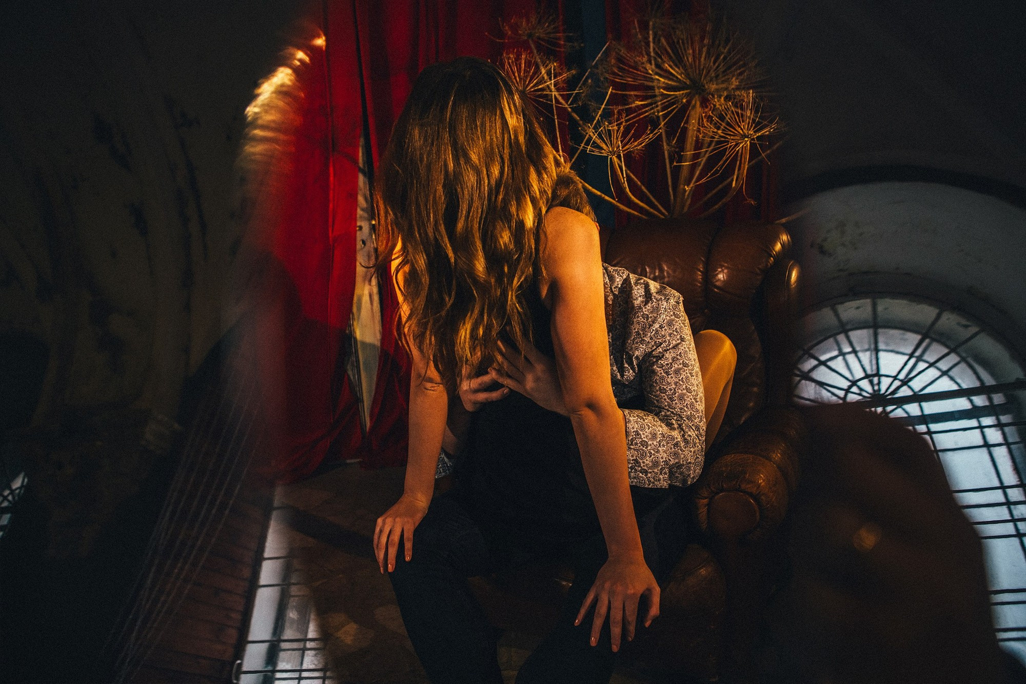 Студийная съемка лавстори стильных ребят