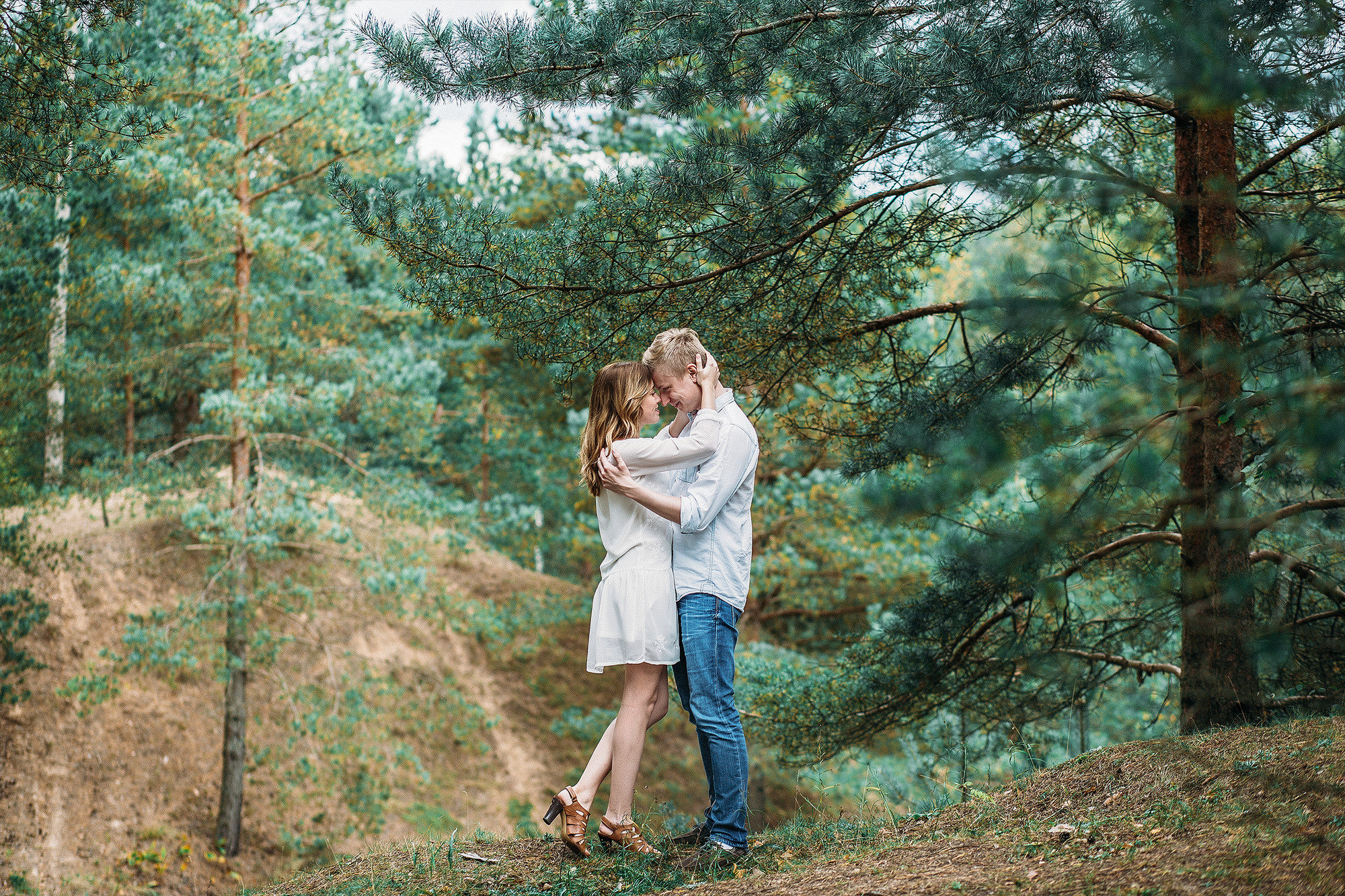 Лавстори фотосессия на природе и в лесу