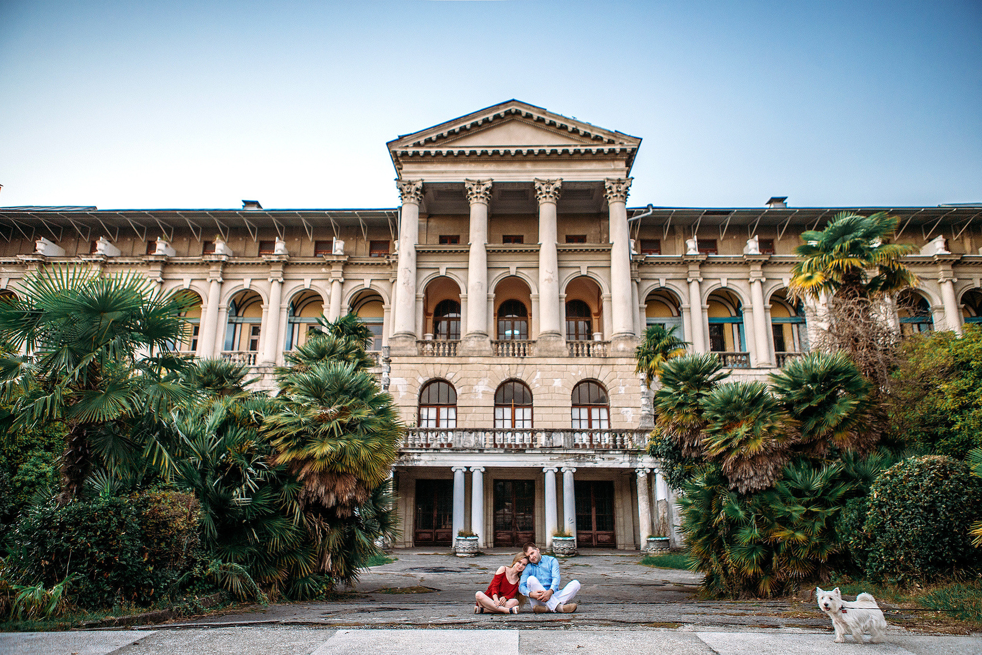 Лавстори в Сочи около заброшенного санатория Орджоникидзе