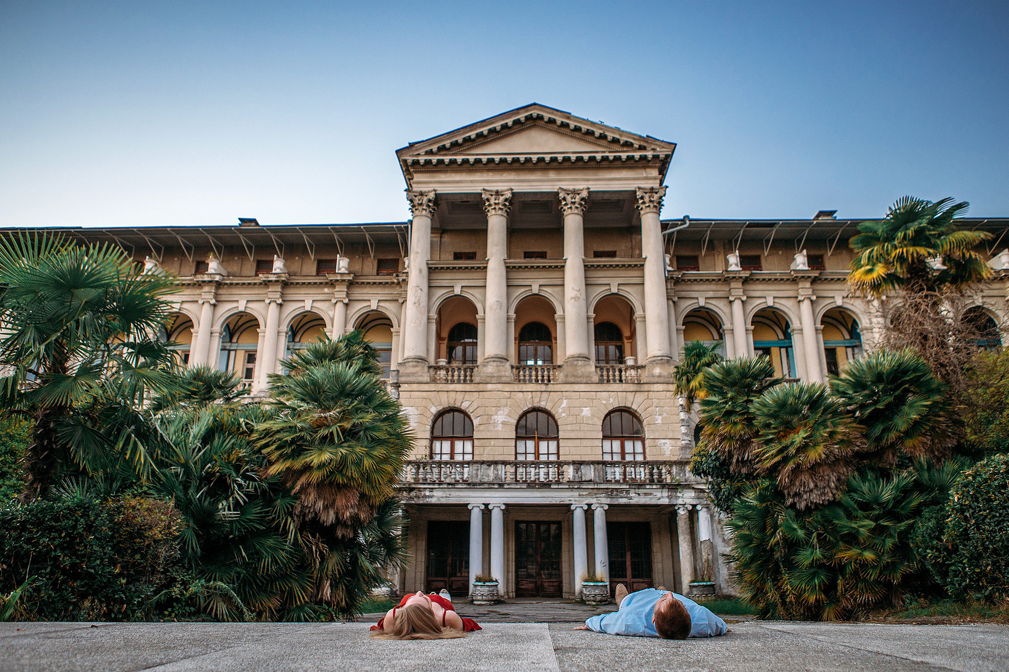 Лавстори в Сочи около заброшенного санатория Орджоникидзе