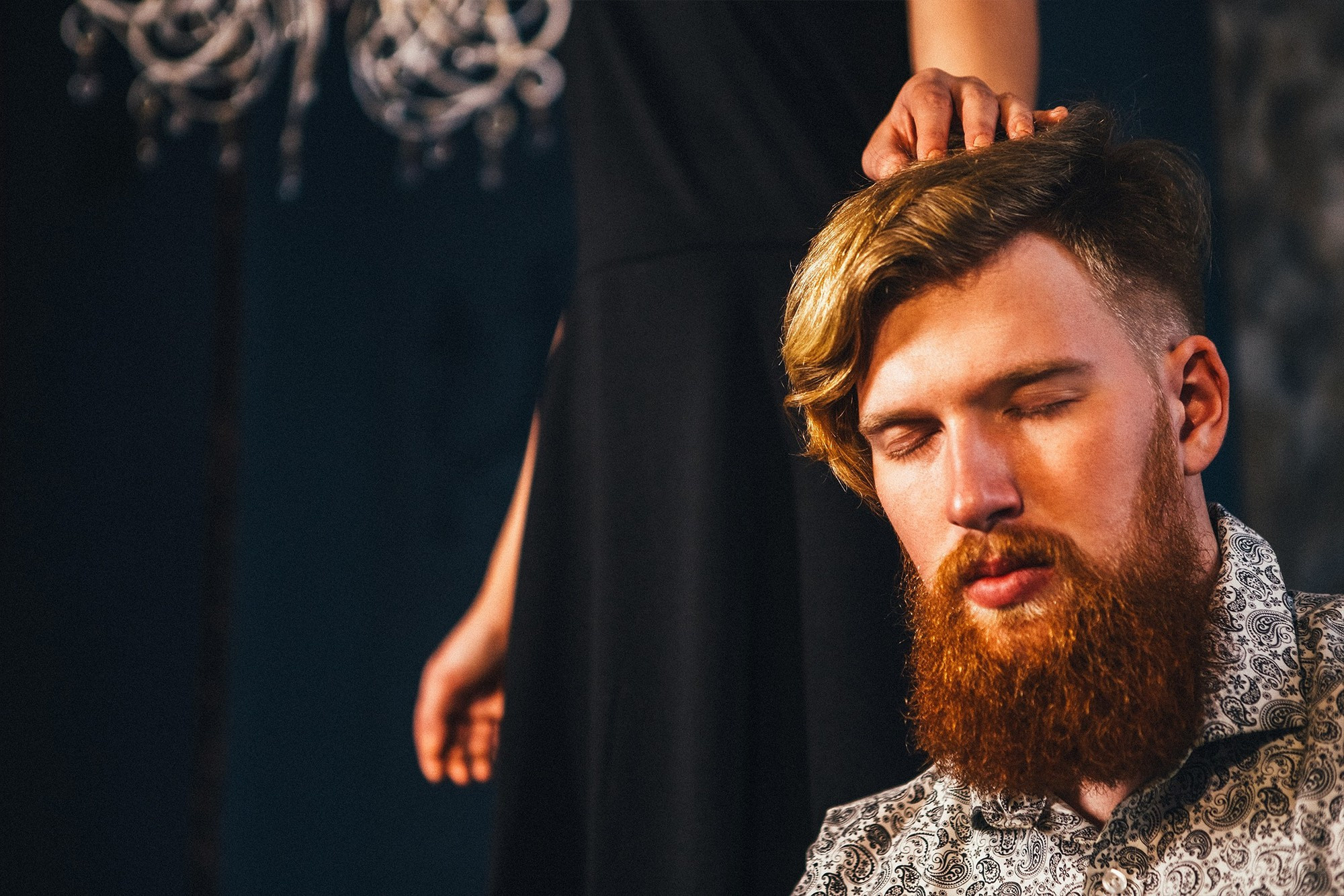 Студийная съемка лавстори стильных ребят