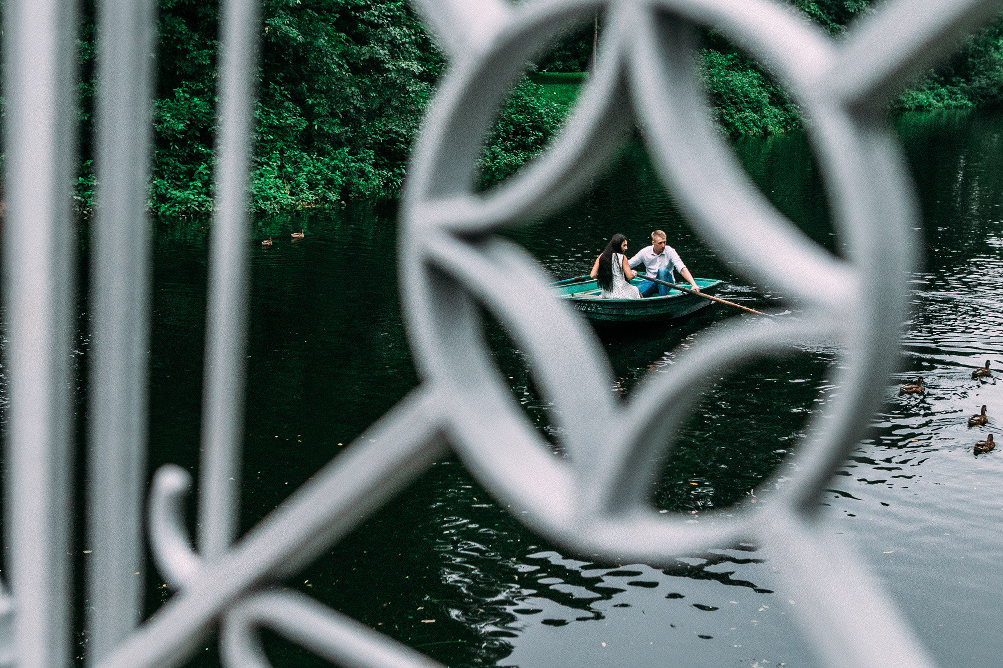 Романтическая лавстори фотосессия в парке ЦПКиО