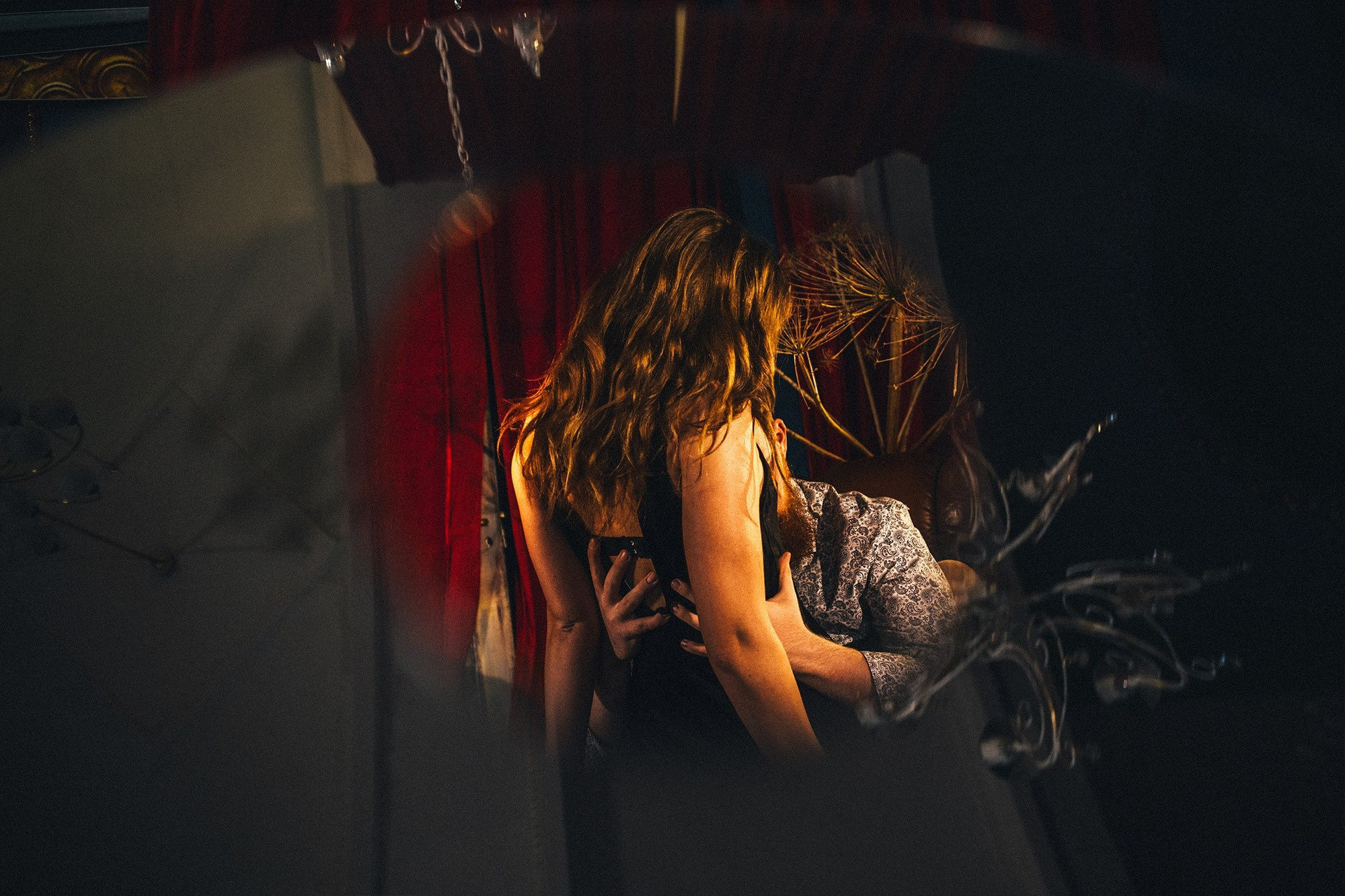 Студийная съемка лавстори стильных ребят