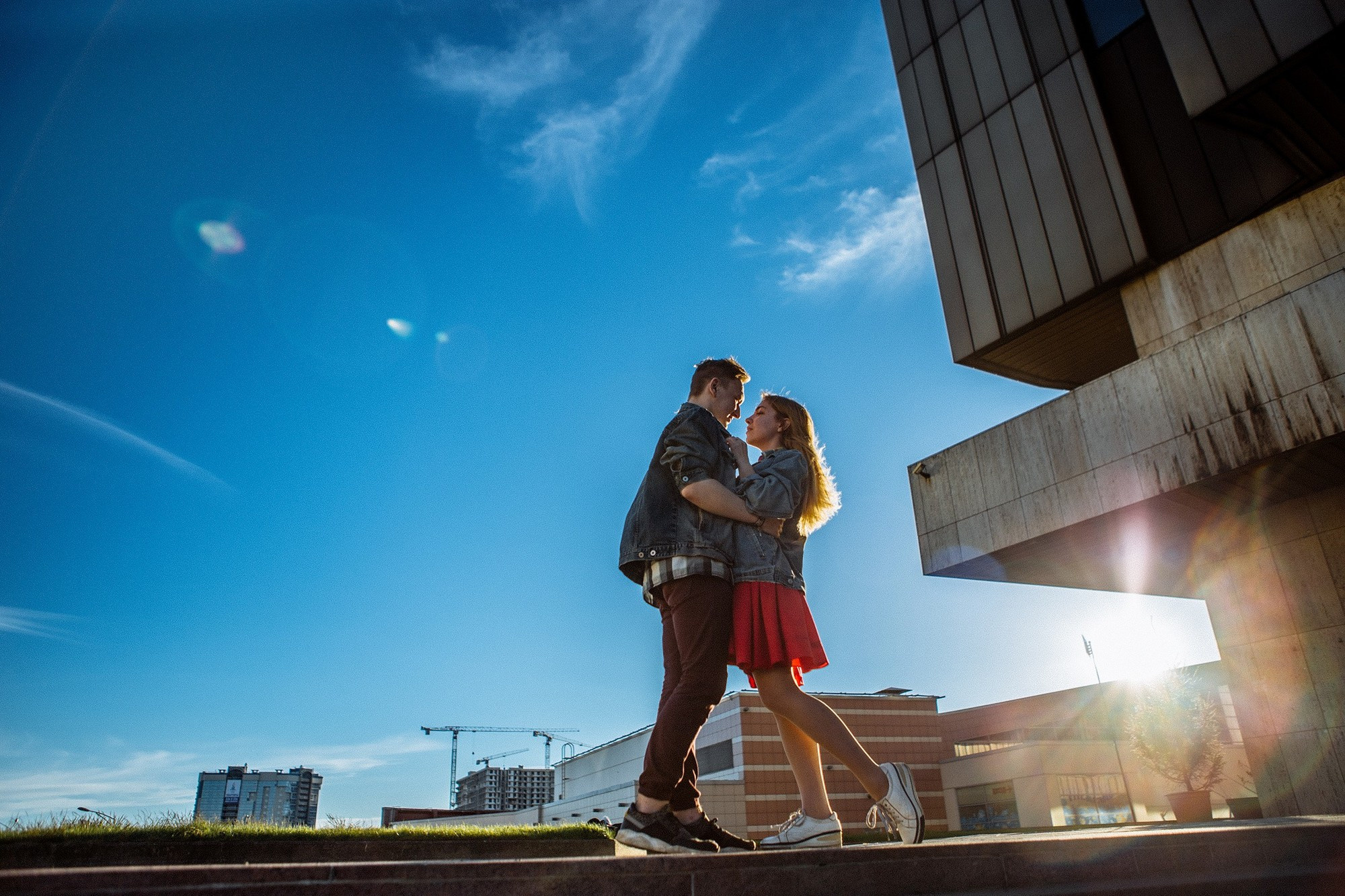 Предсвадебная лавстори около гостиницы Прибалтийская