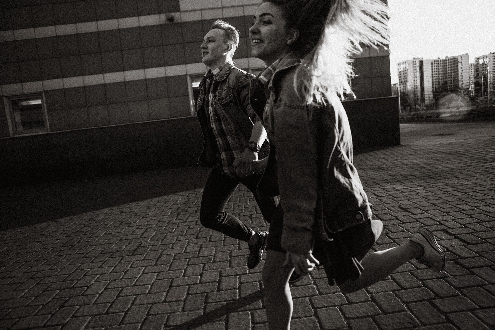 Предсвадебная лавстори около гостиницы Прибалтийская