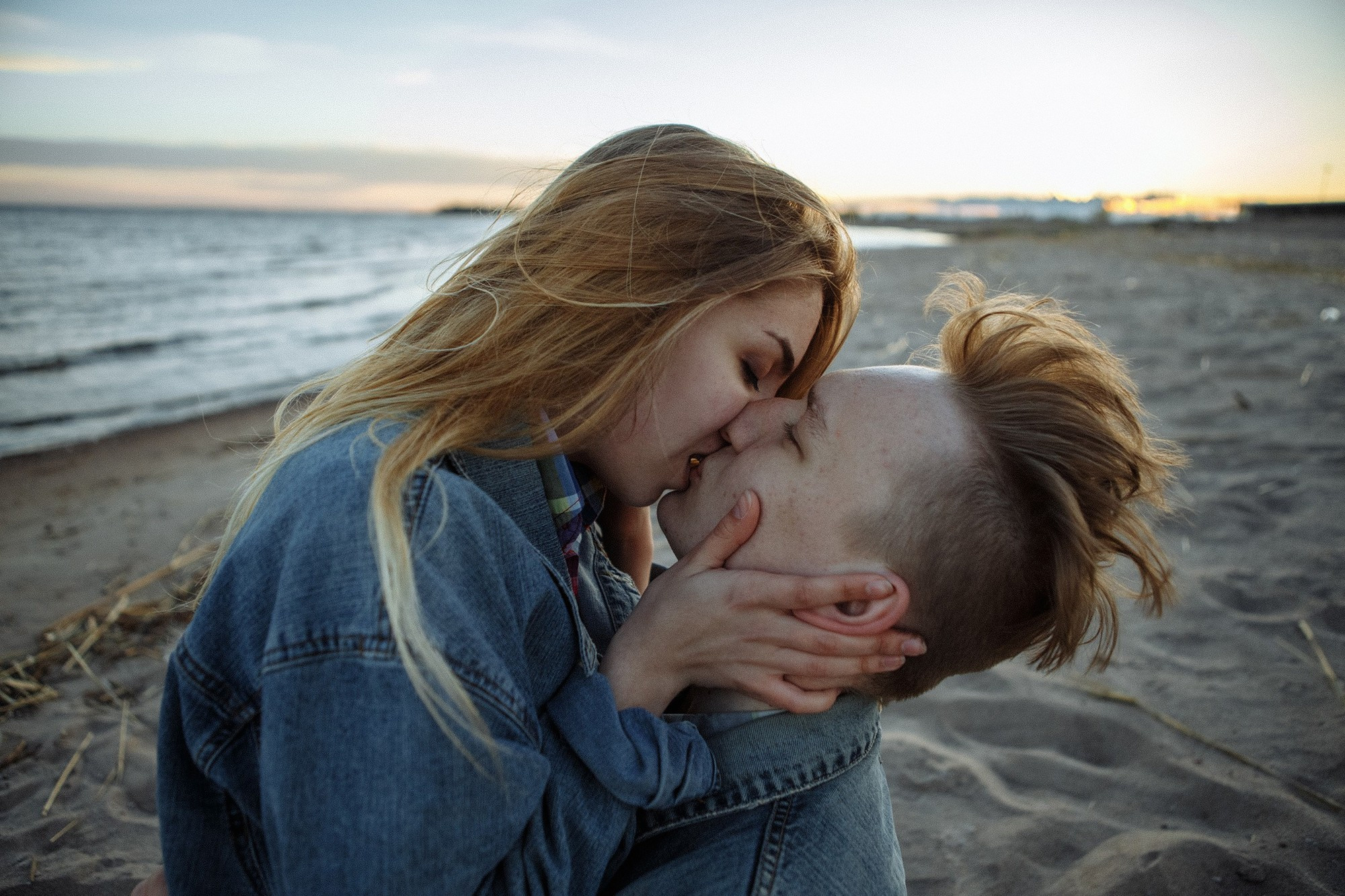 Предсвадебная лавстори около гостиницы Прибалтийская