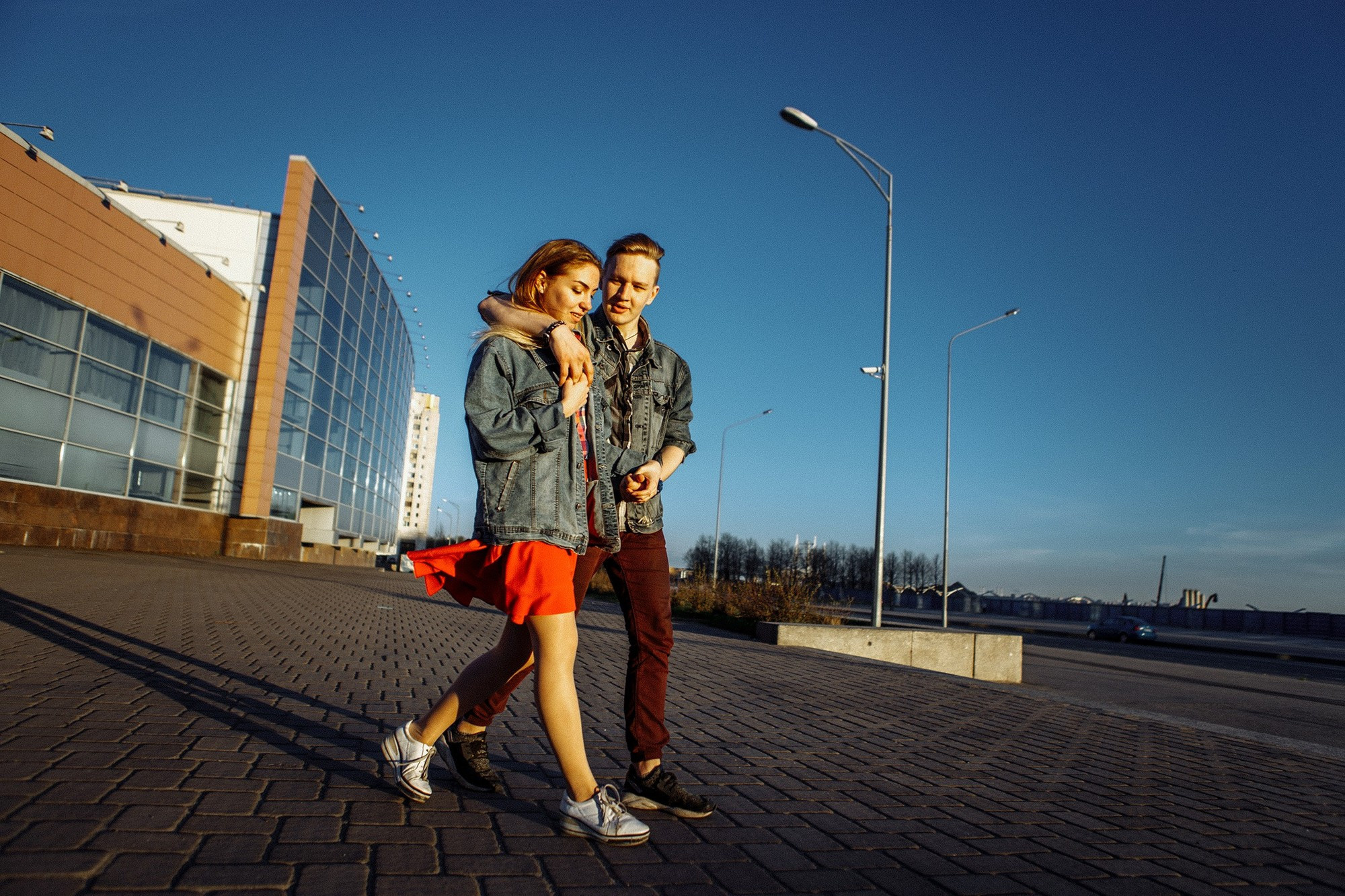 Предсвадебная лавстори около гостиницы Прибалтийская