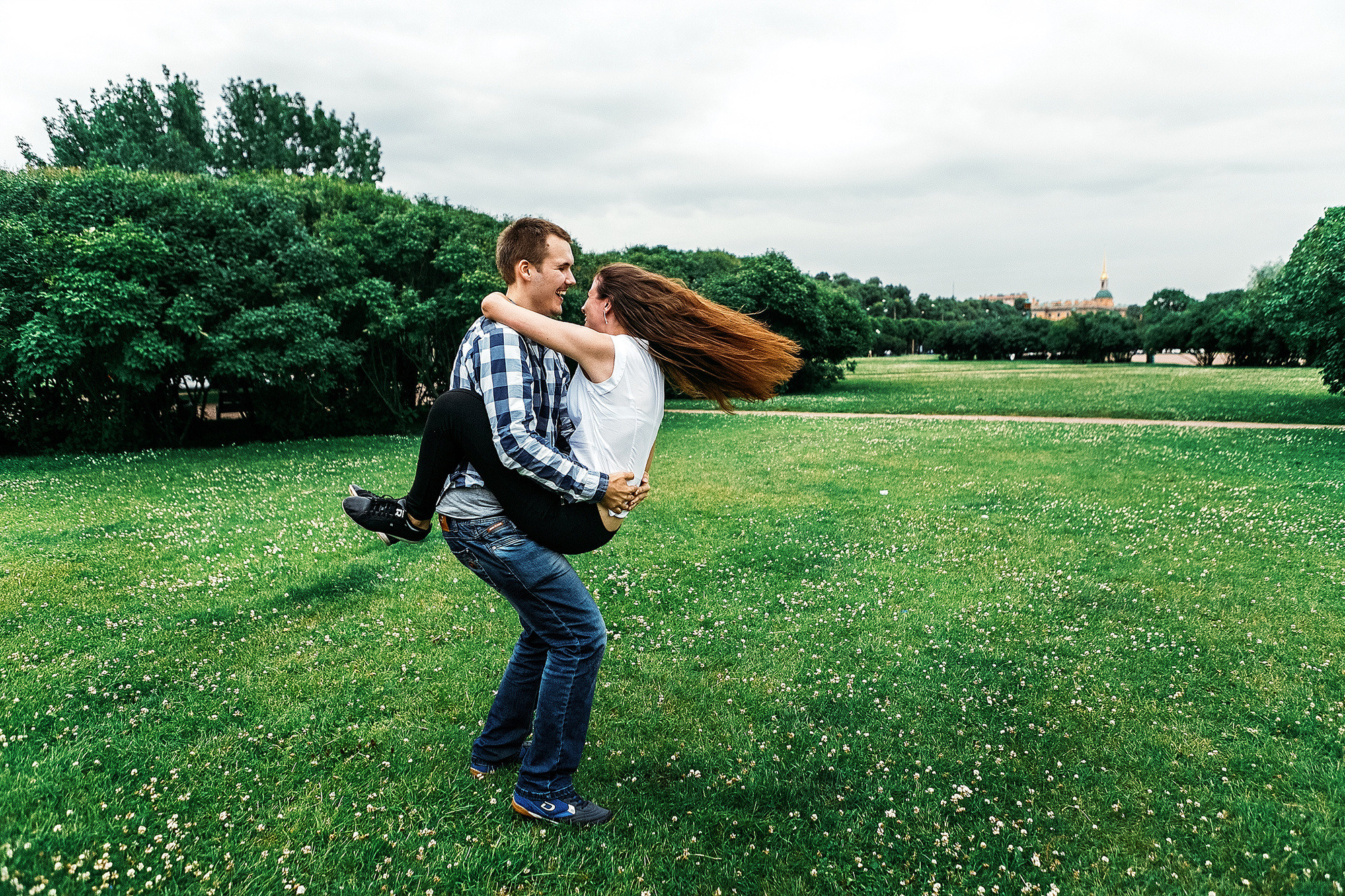 Любовная история на берегу моря и в центре Санкт-Петербурга