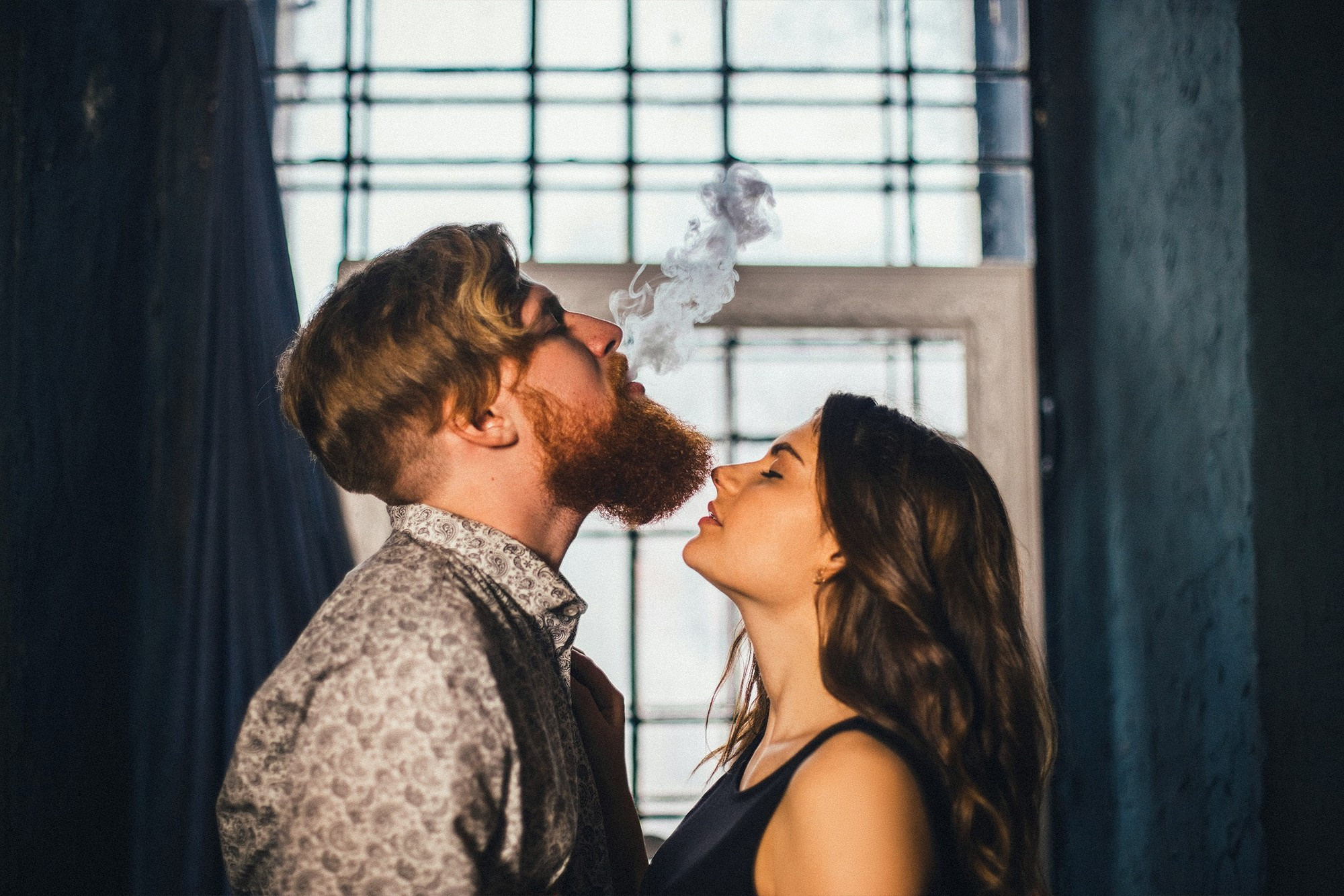 Студийная съемка лавстори стильных ребят