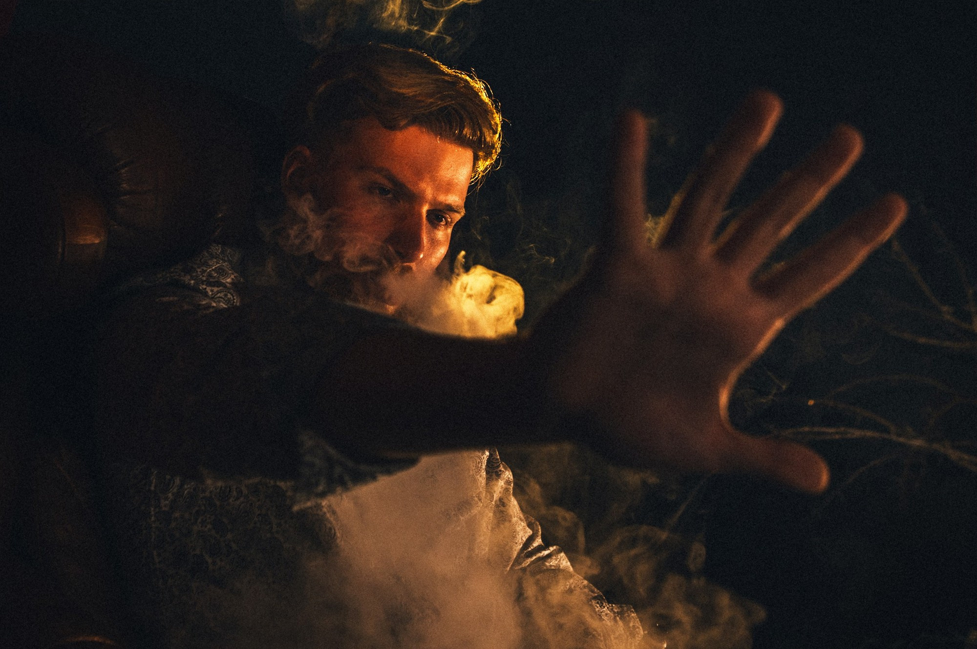 Студийная съемка лавстори стильных ребят