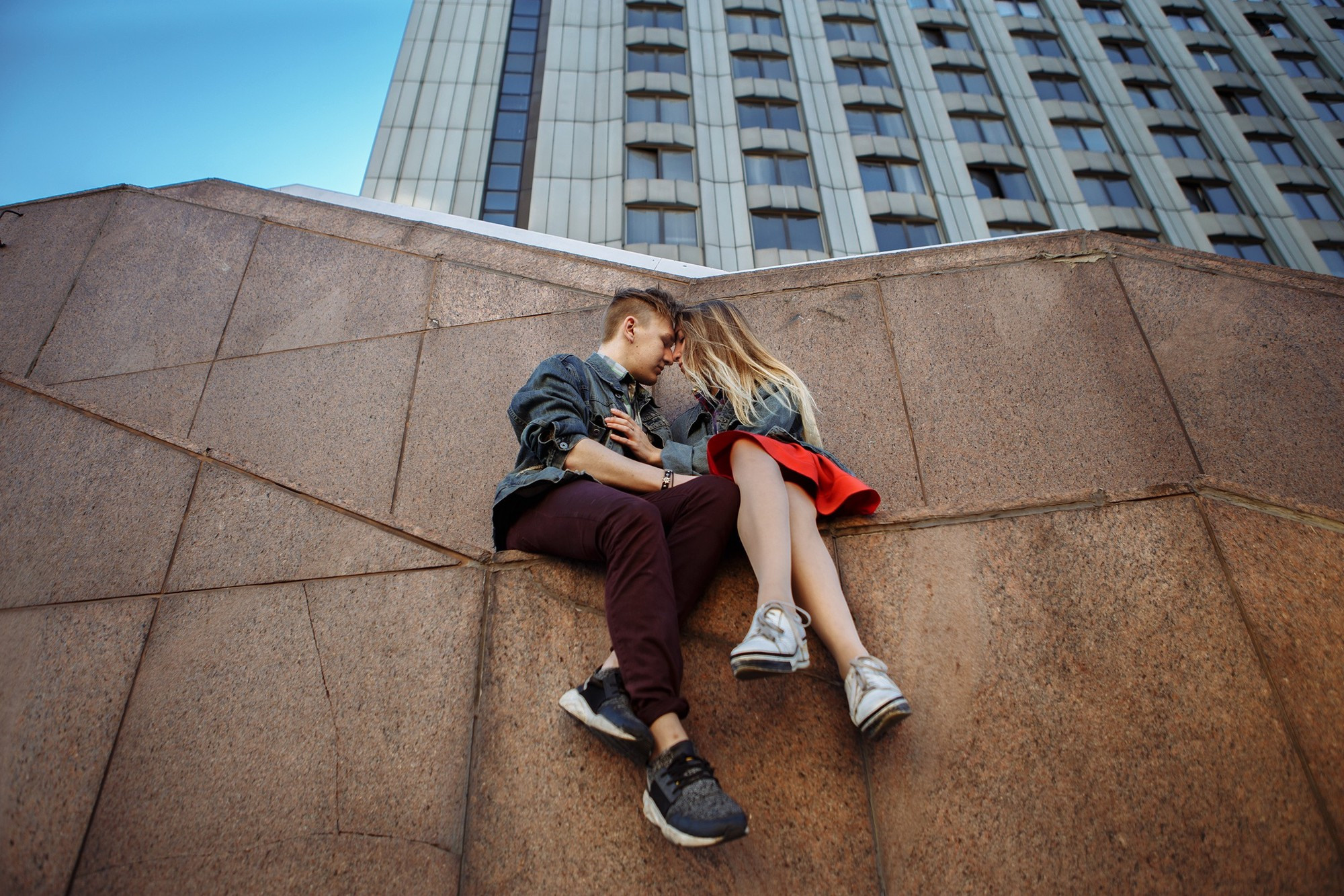 Предсвадебная лавстори около гостиницы Прибалтийская