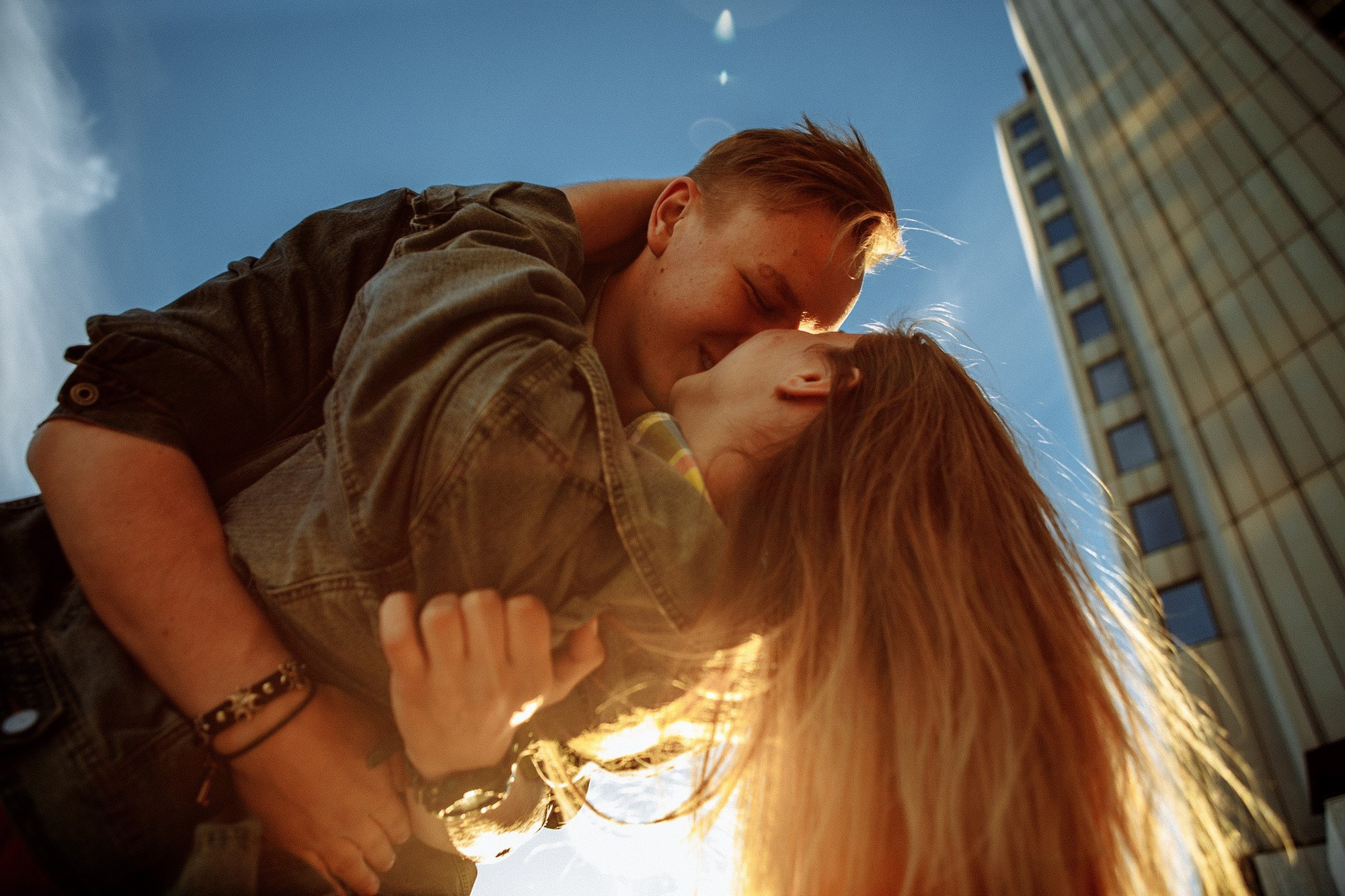 Предсвадебная лавстори около гостиницы Прибалтийская