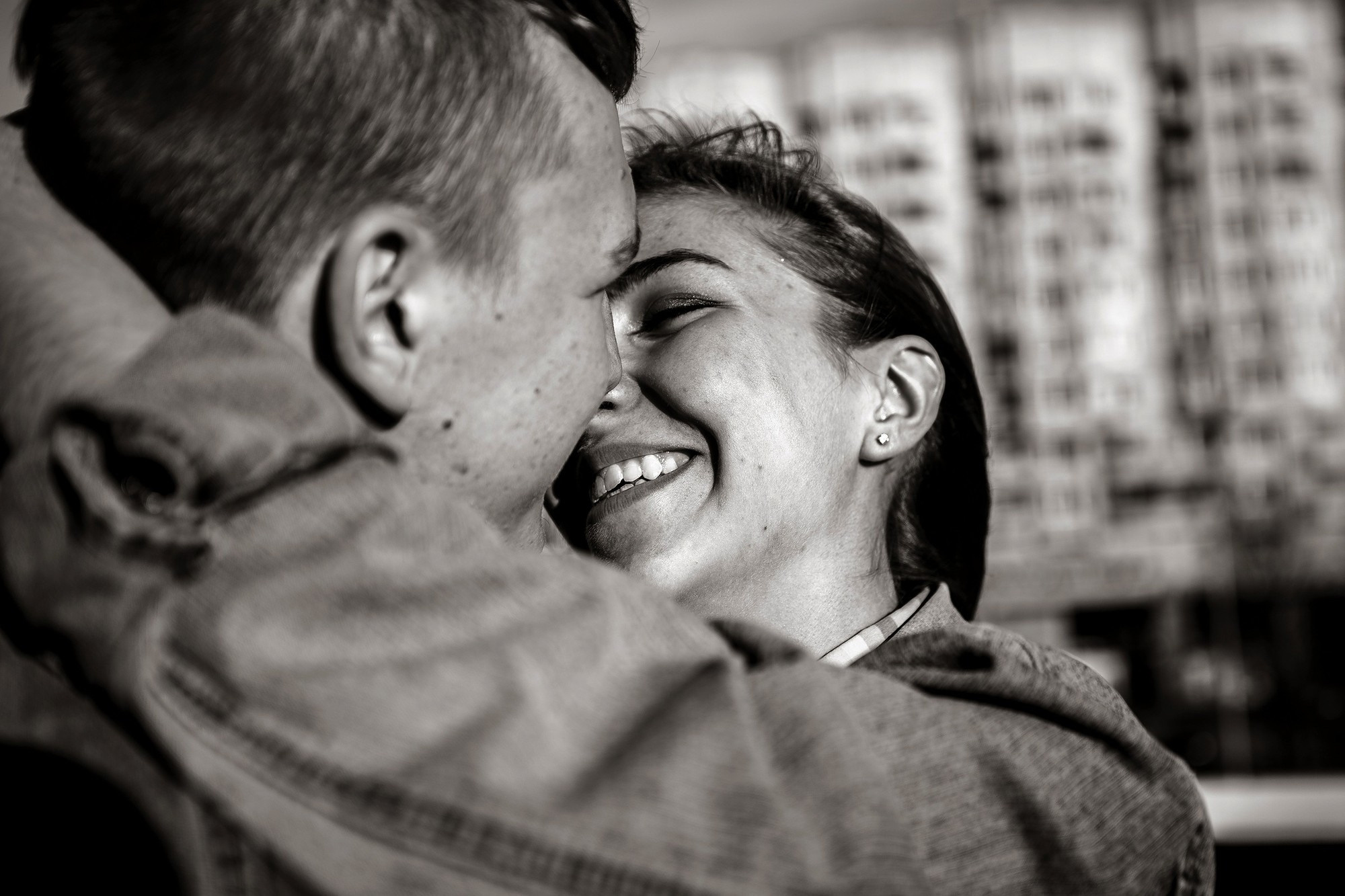 Предсвадебная лавстори около гостиницы Прибалтийская