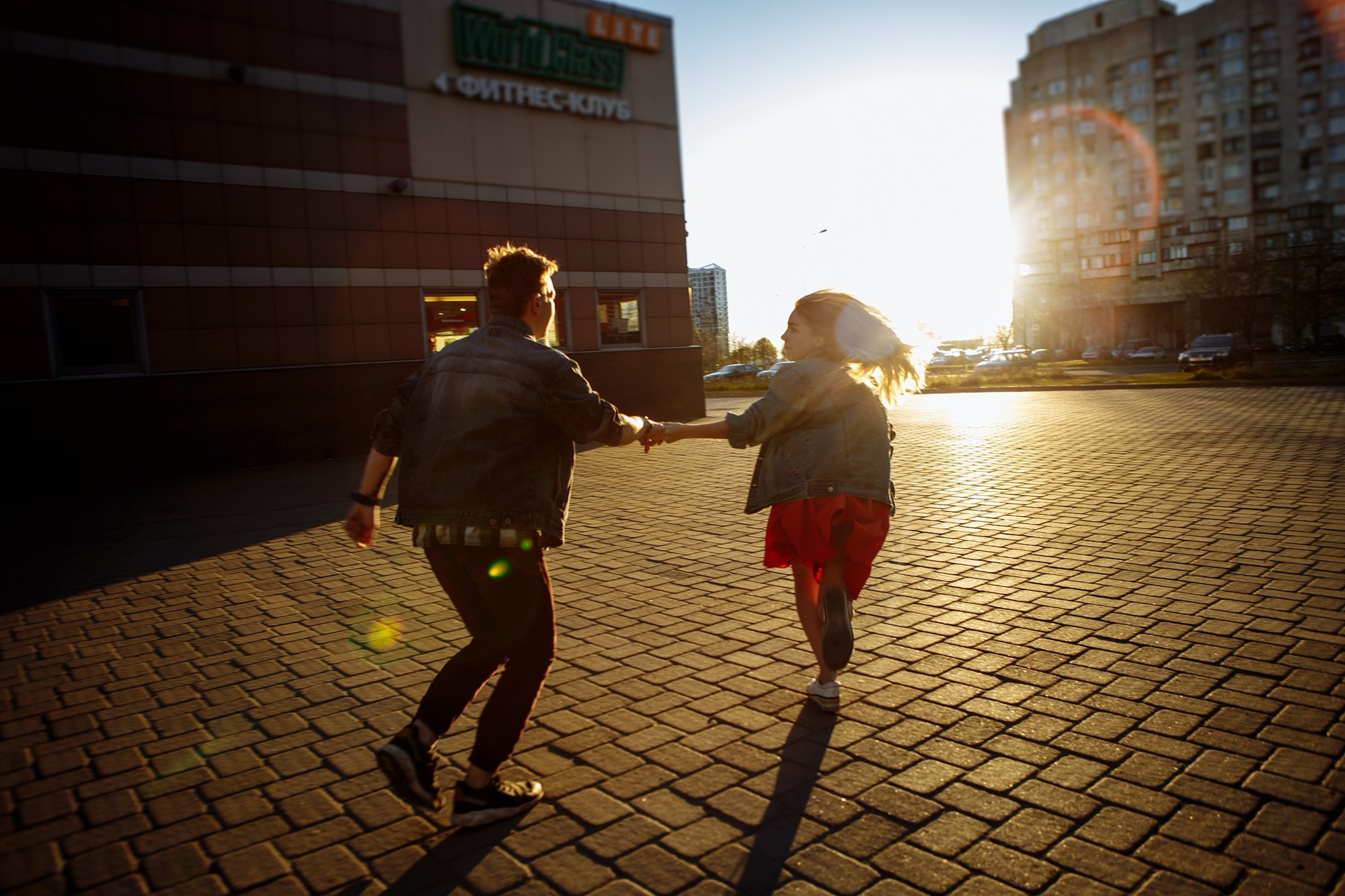 Предсвадебная лавстори около гостиницы Прибалтийская