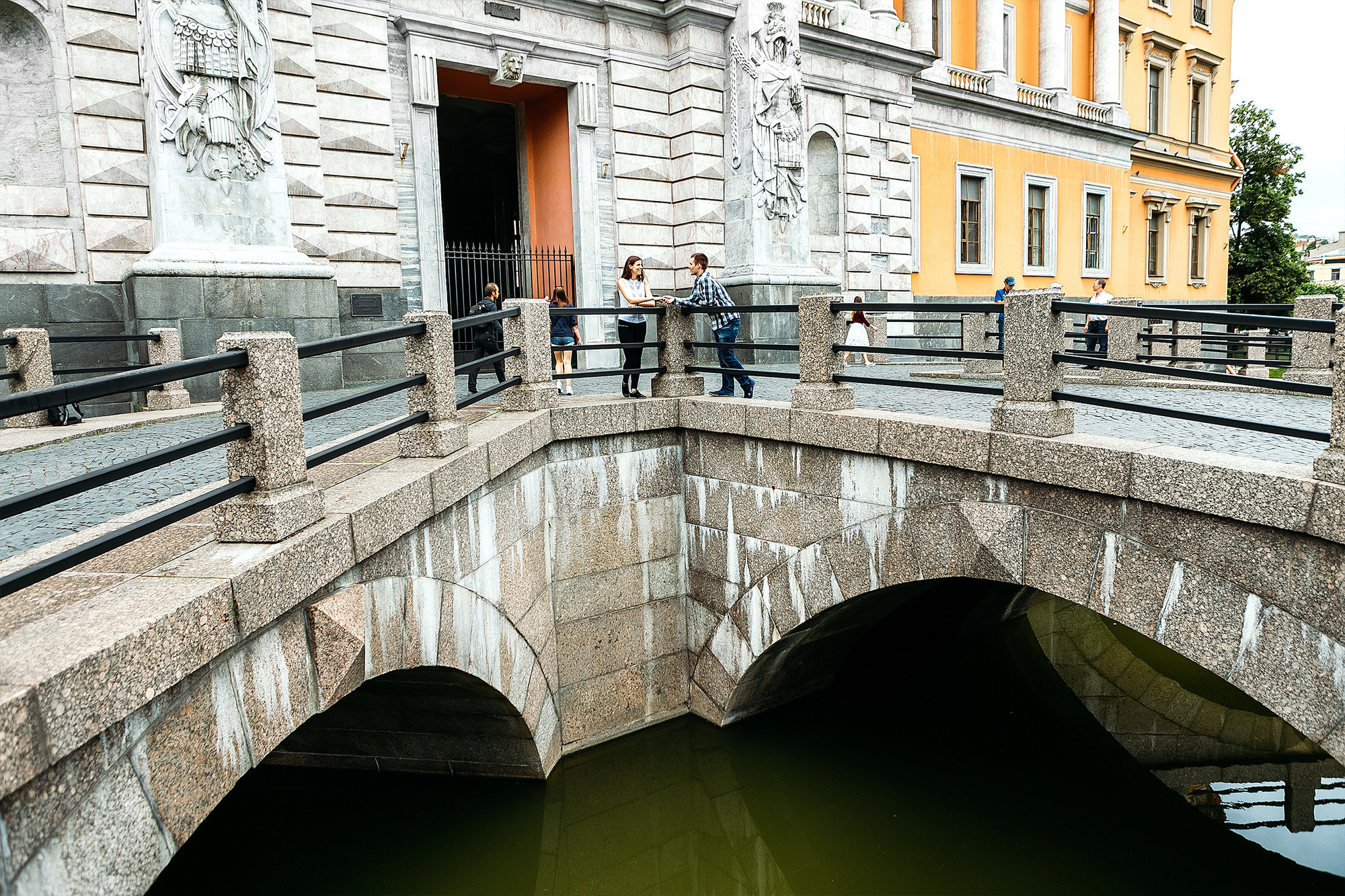 Любовная история на берегу моря и в центре Санкт-Петербурга