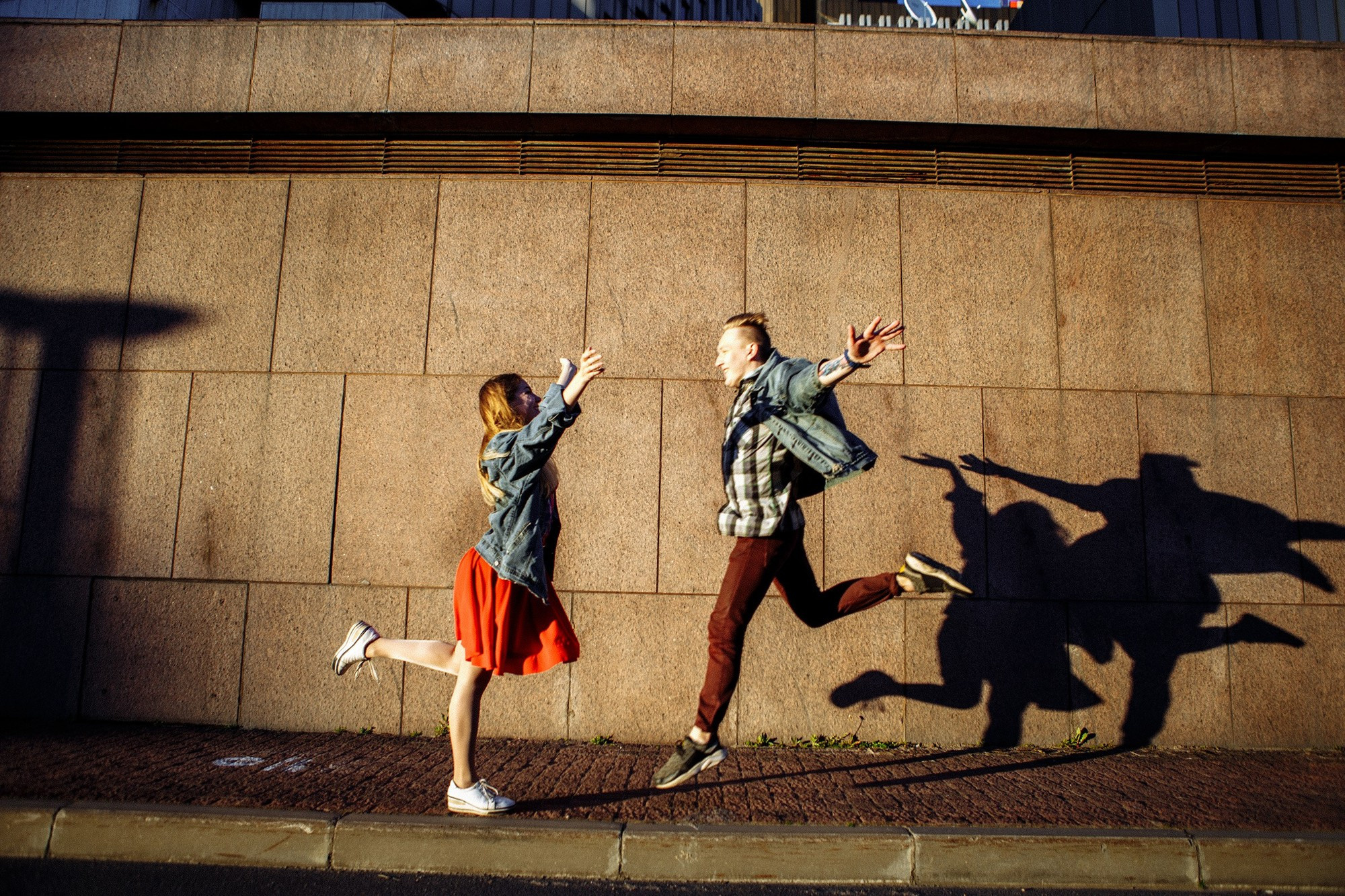 Предсвадебная лавстори около гостиницы Прибалтийская