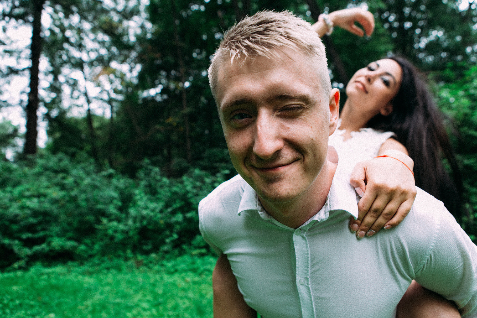 Романтическая лавстори фотосессия в парке ЦПКиО