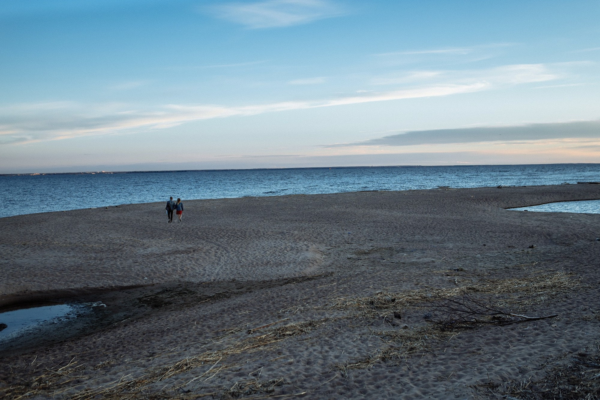 Предсвадебная лавстори около гостиницы Прибалтийская