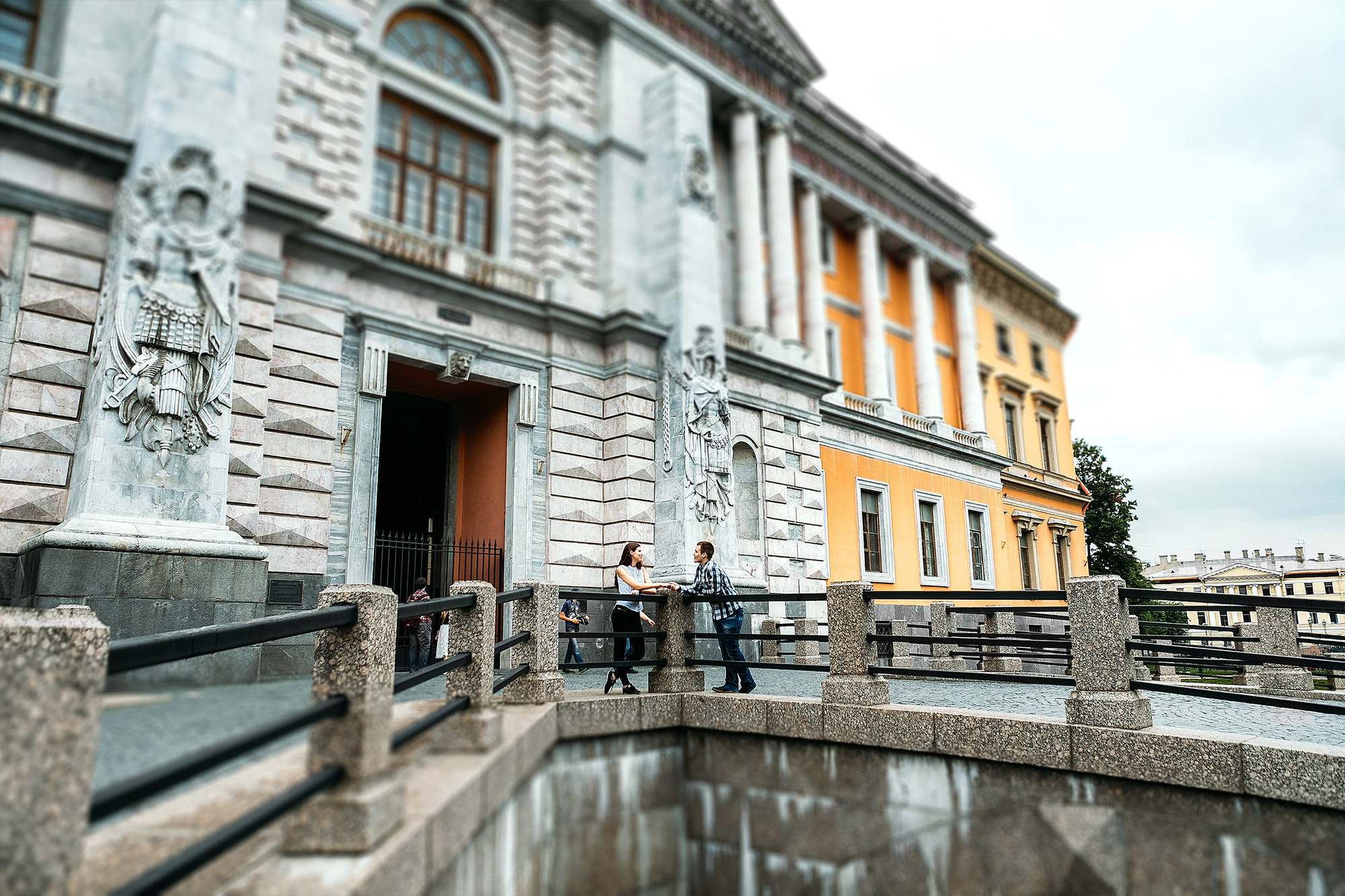 Любовная история на берегу моря и в центре Санкт-Петербурга