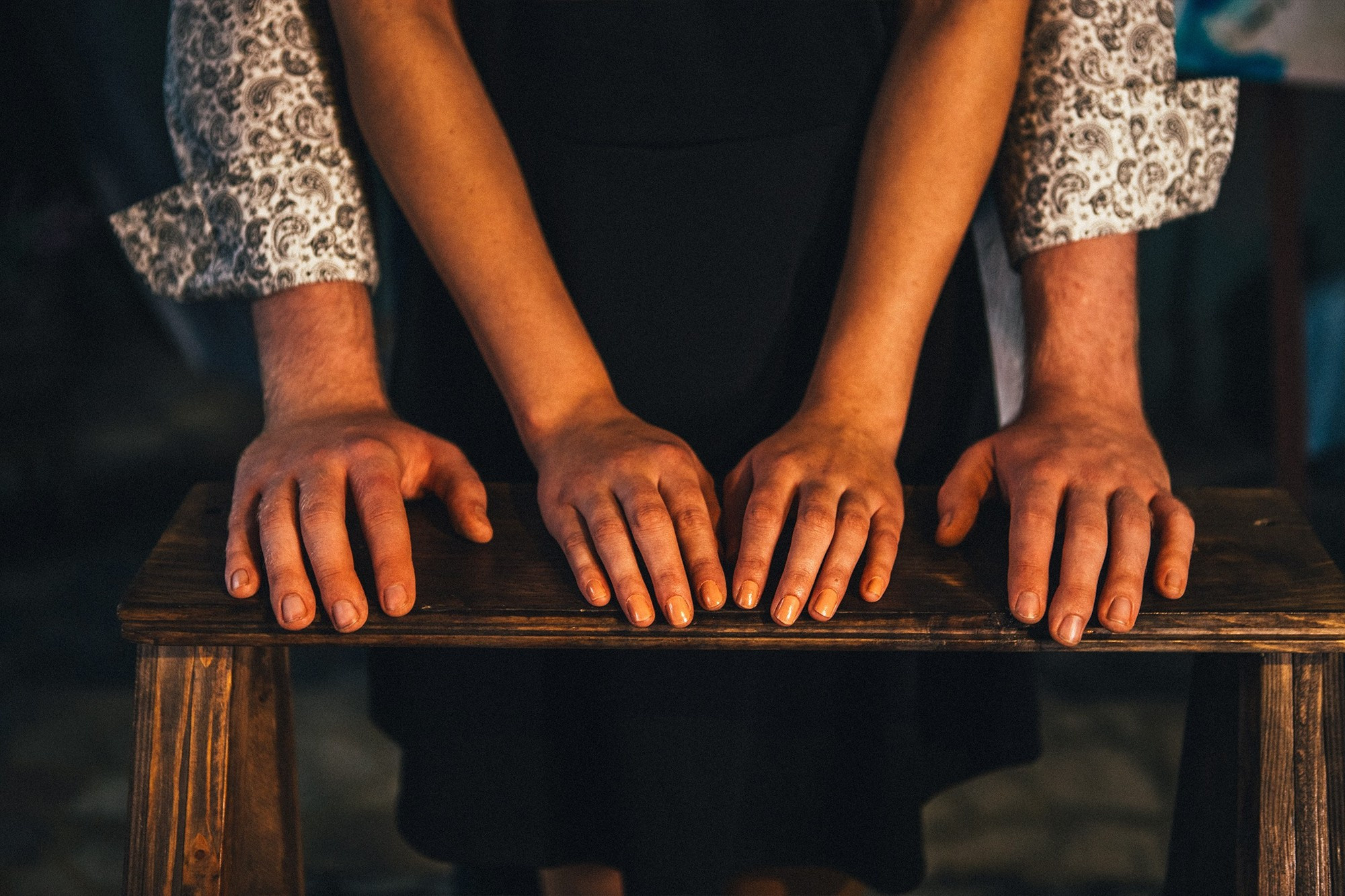 Студийная съемка лавстори стильных ребят