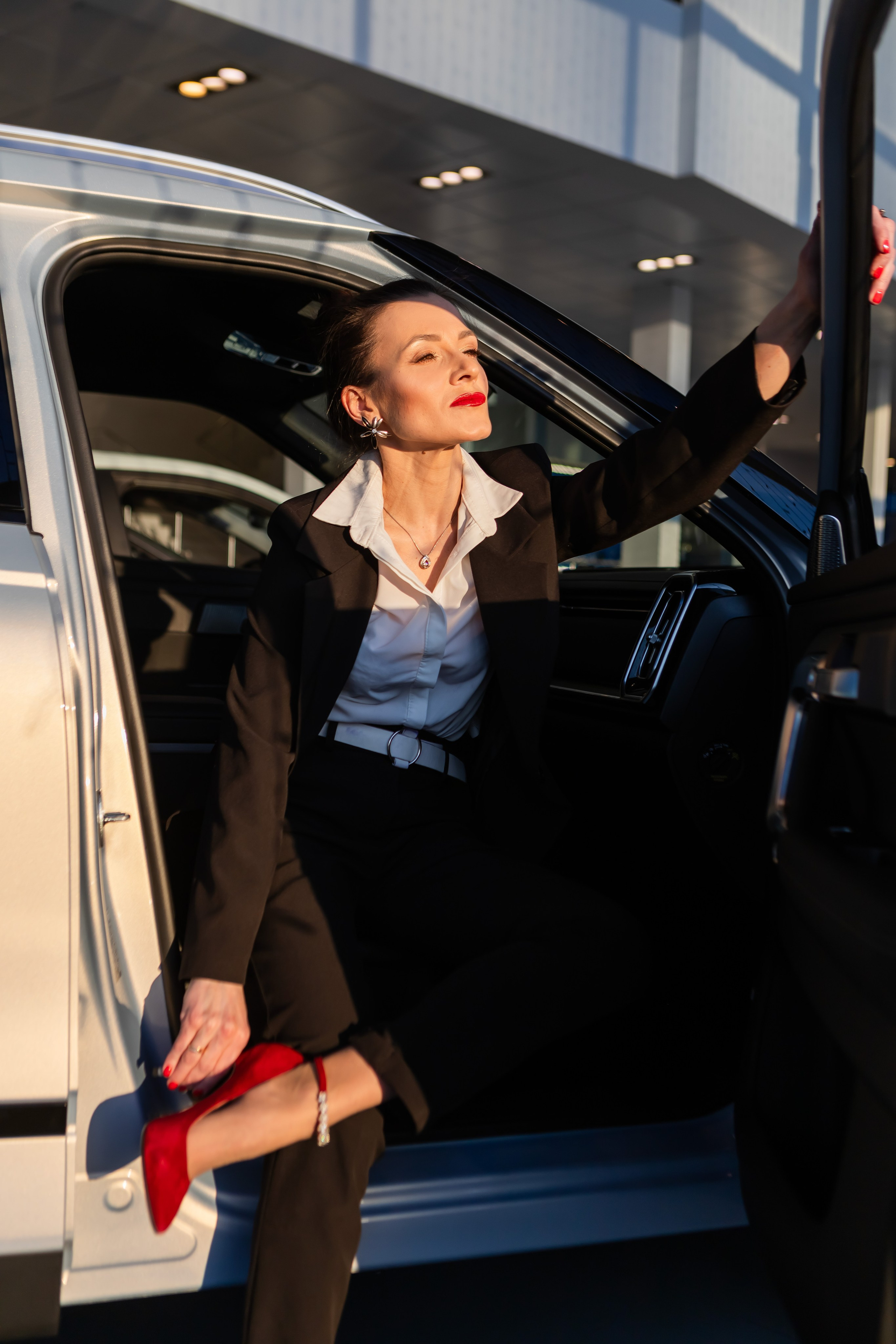 Рекламная фотосессия в ДЦ OMODA и JAECOO в Коломне. Фотограф в Коломне, Рязани, Москве. Готовность фото на следующий день