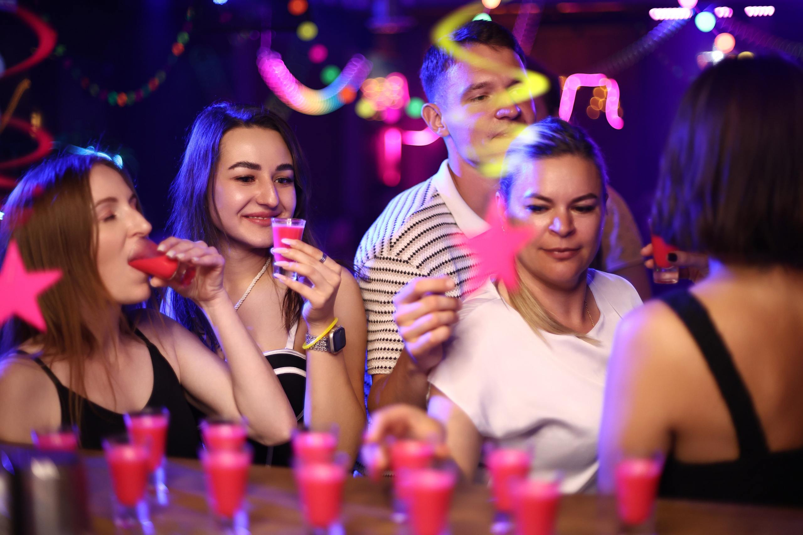 Neon Party 01.08.25. Мята Спортивная — Кальянная, караоке, бар в Минске