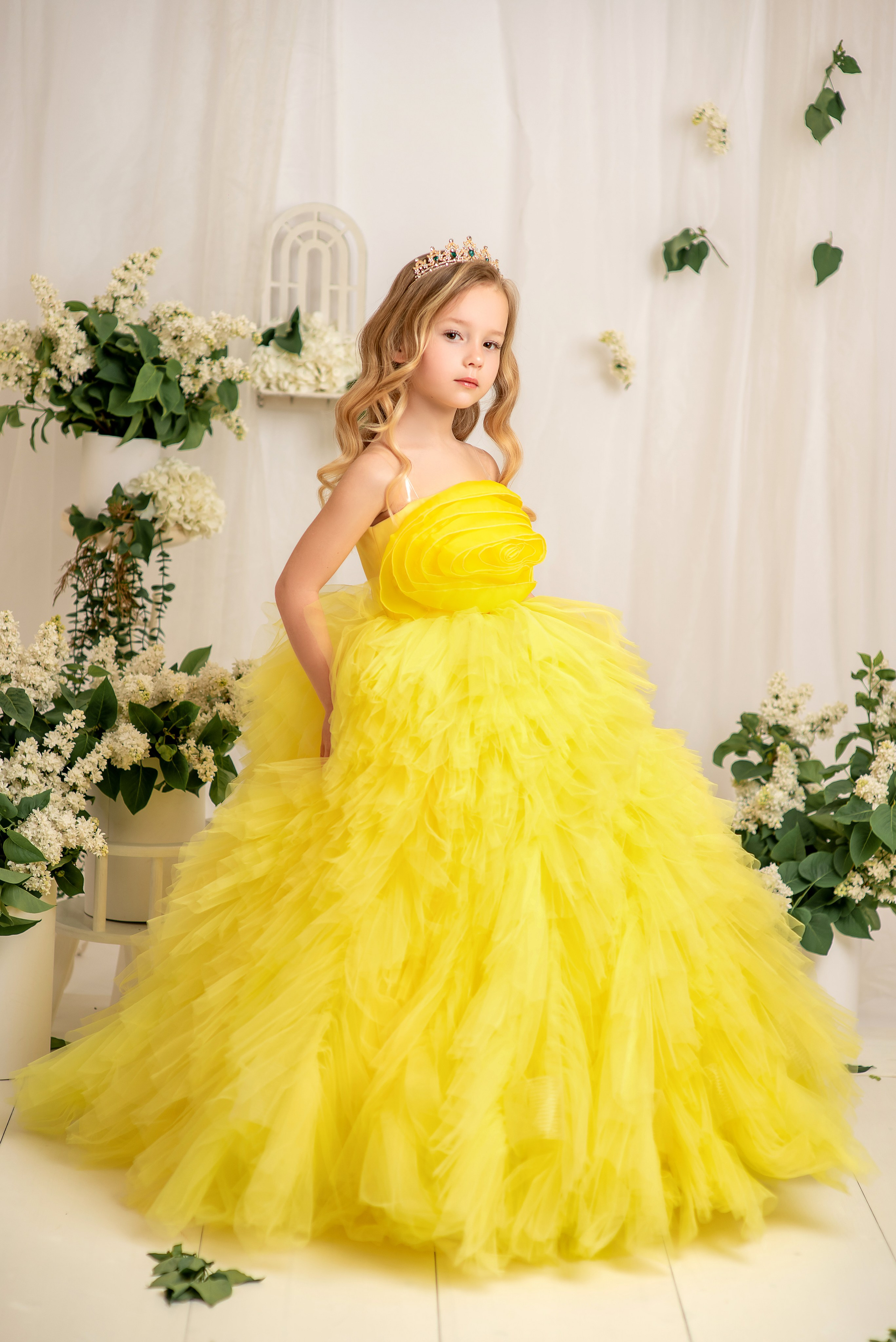 Полиночка в желтом и сиреневом платьях. Семейный и детский фотограф Наталья Горда