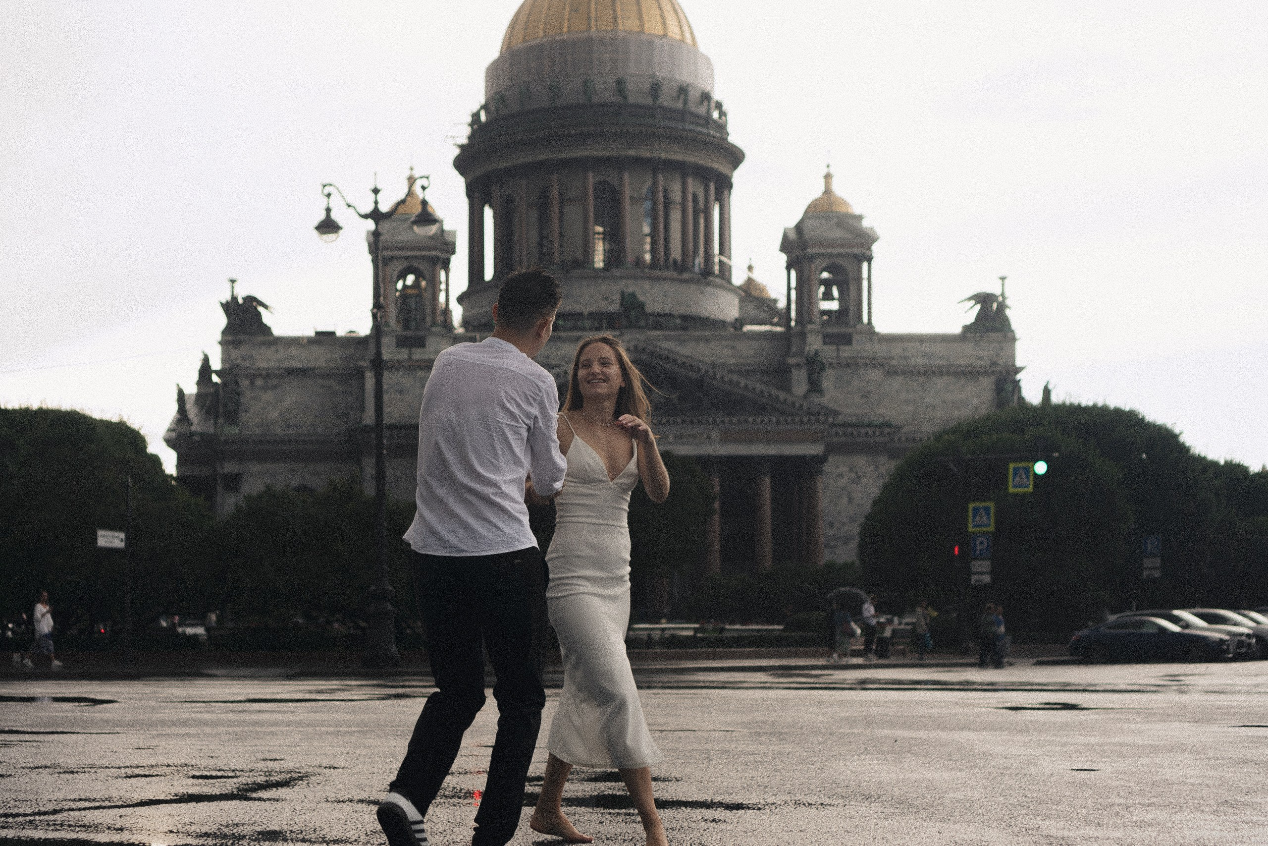 СВАДЕБНАЯ ФОТОСЕСИСИЯ В МЕТРО И ВОЗЛЕ ИСАКИЕВСКОГО СОБОРА В ДОЖДЬ. Профессиональный фотограф, Санкт-Петербург — Виктория Богомолова