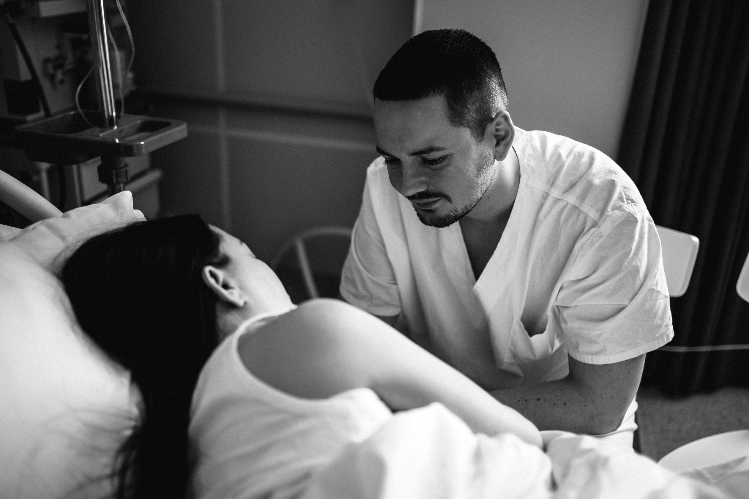 Съемка родов ЧБ. Фотограф и видеограф на роды в Москве Подшивалова Полина