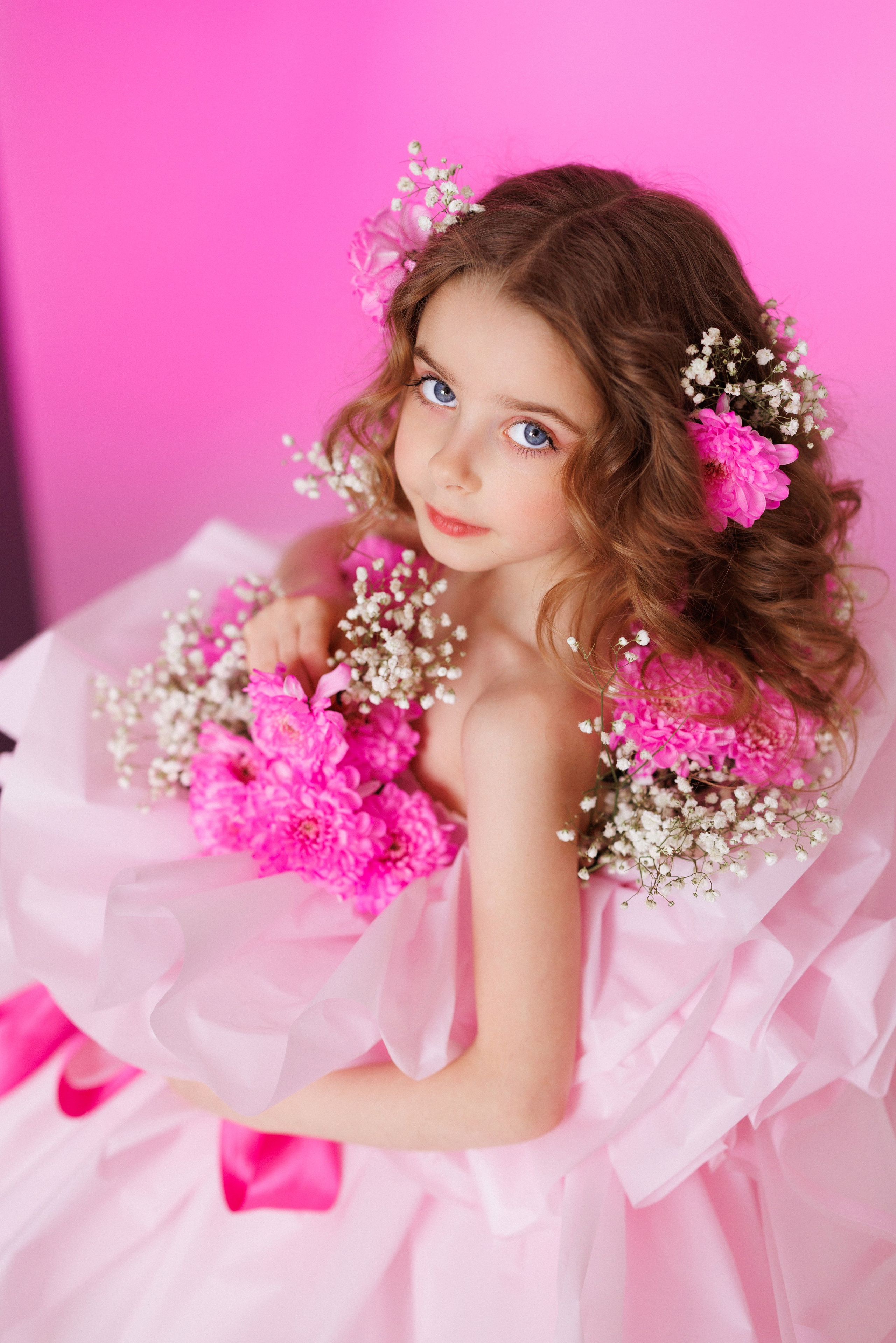 Фотосессия для девочек в форме букета с живыми цветами. Семейный и детский фотограф в Краснодаре Анна Трашкова