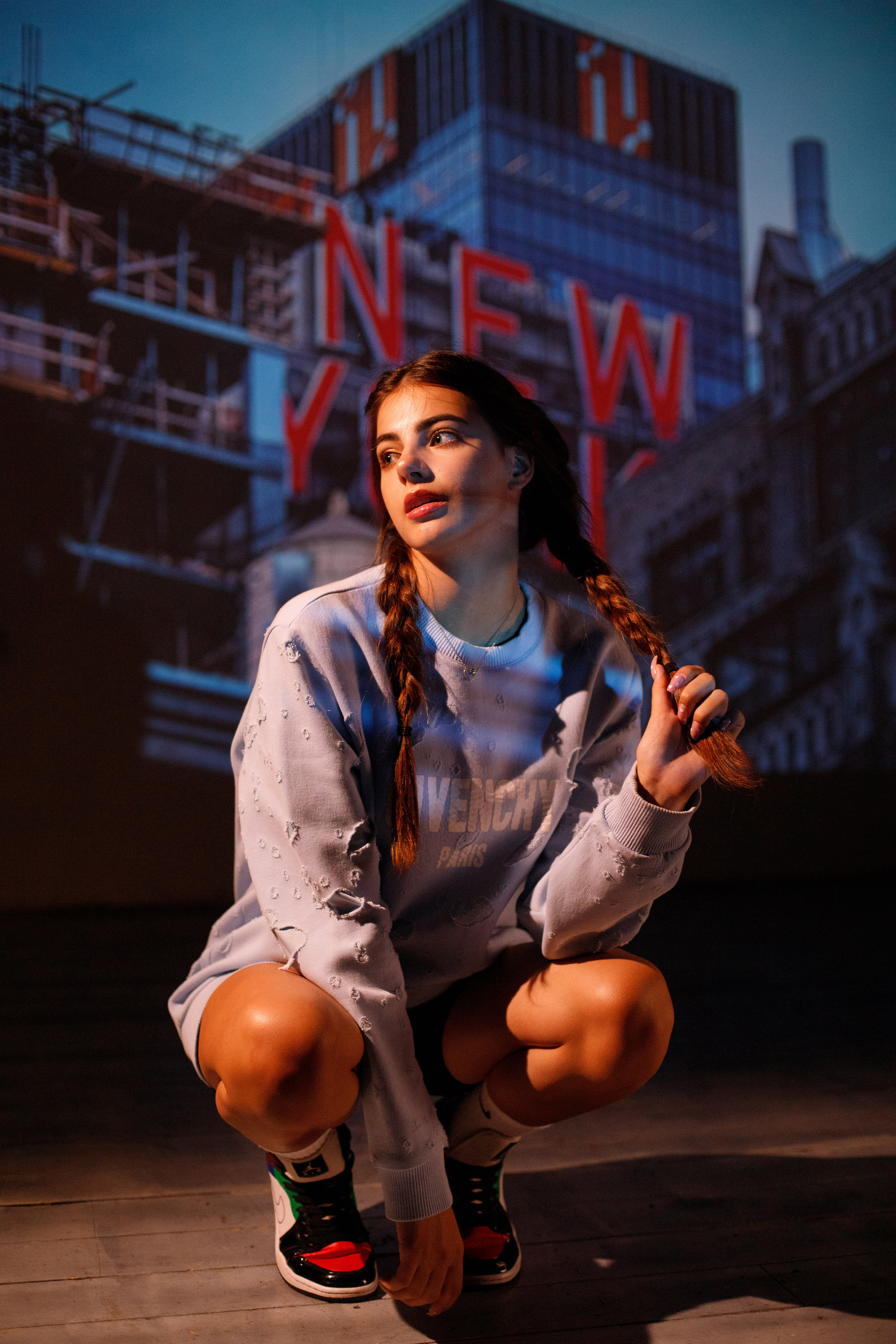 Лиза с проектором. Фотограф Максим Юсупов | Обучение фотографии