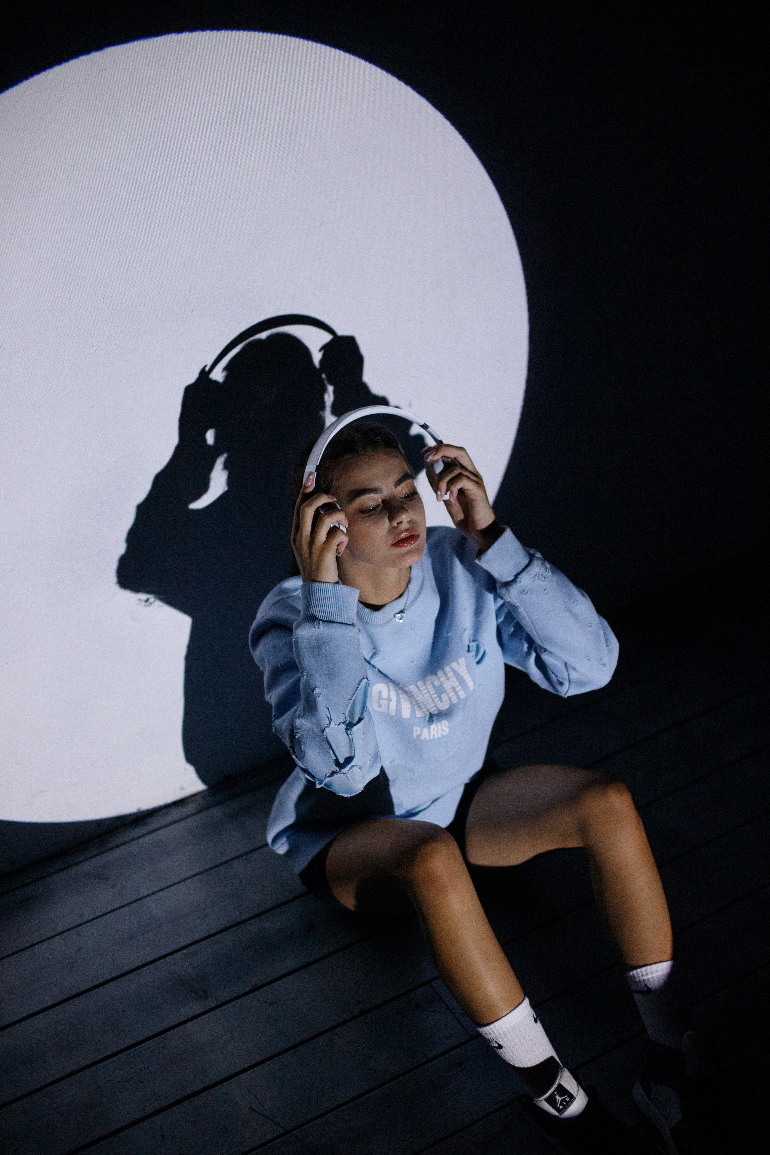 Лиза с проектором. Фотограф Максим Юсупов | Обучение фотографии