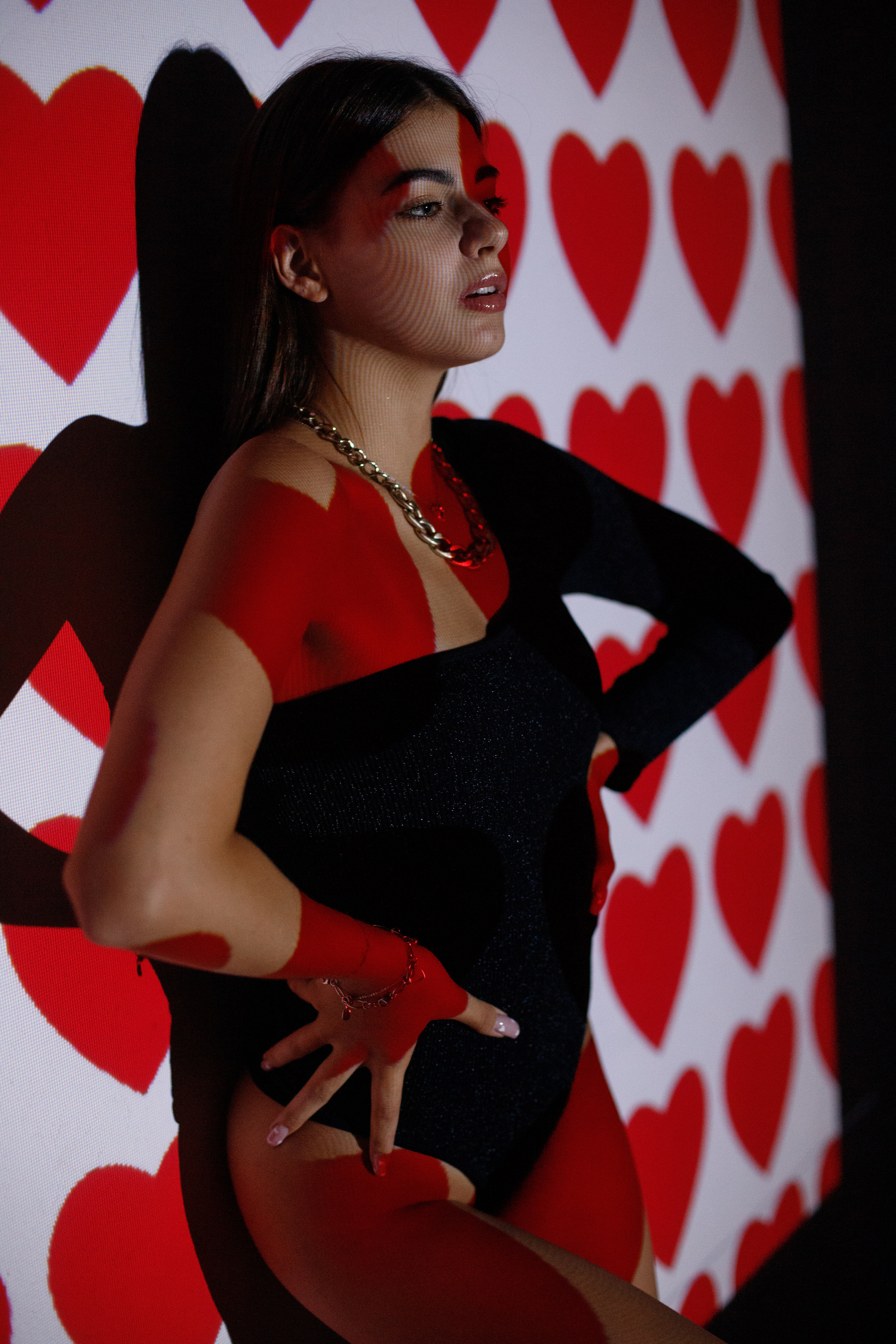 Лиза с проектором. Фотограф Максим Юсупов | Обучение фотографии