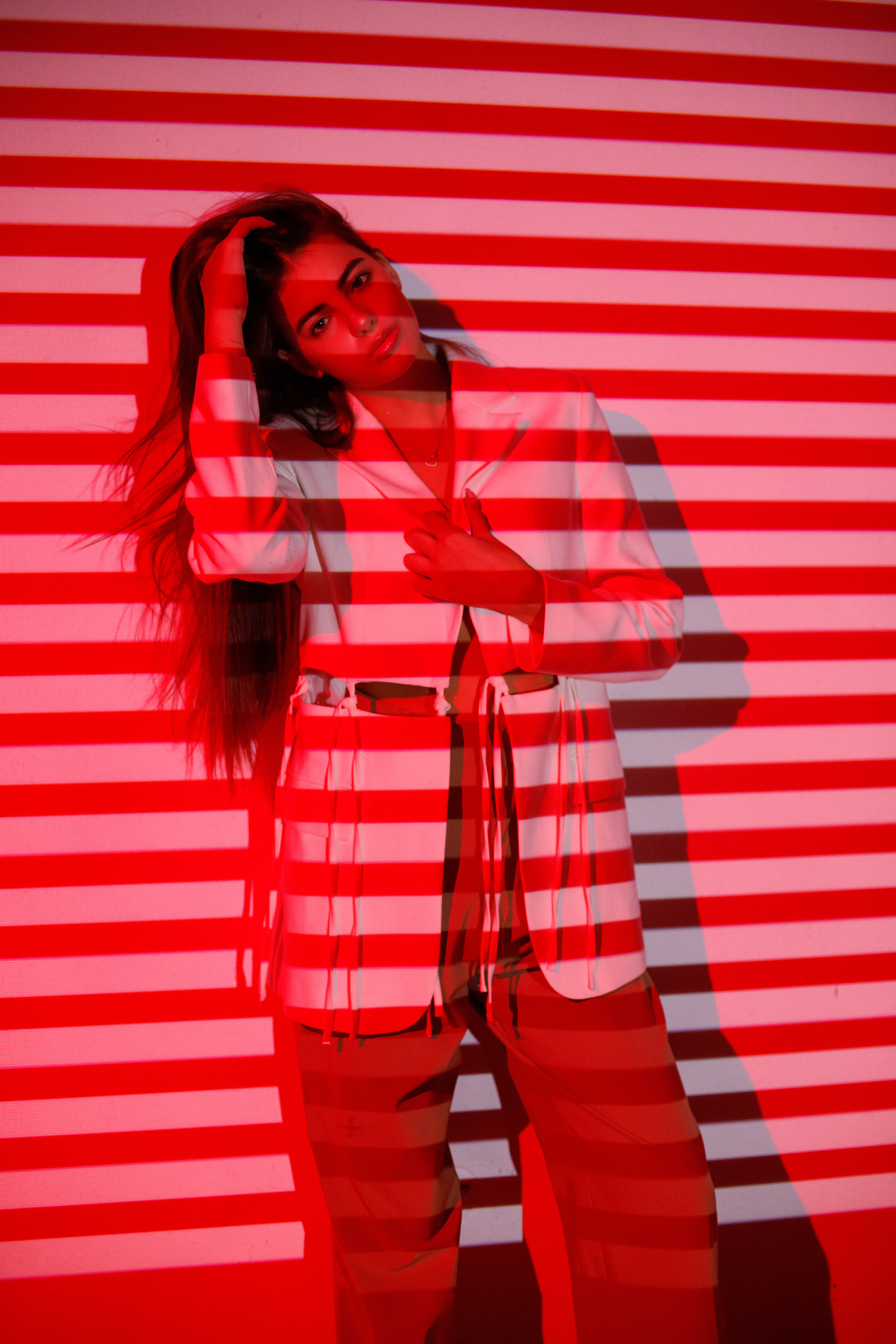 Лиза с проектором. Фотограф Максим Юсупов | Обучение фотографии