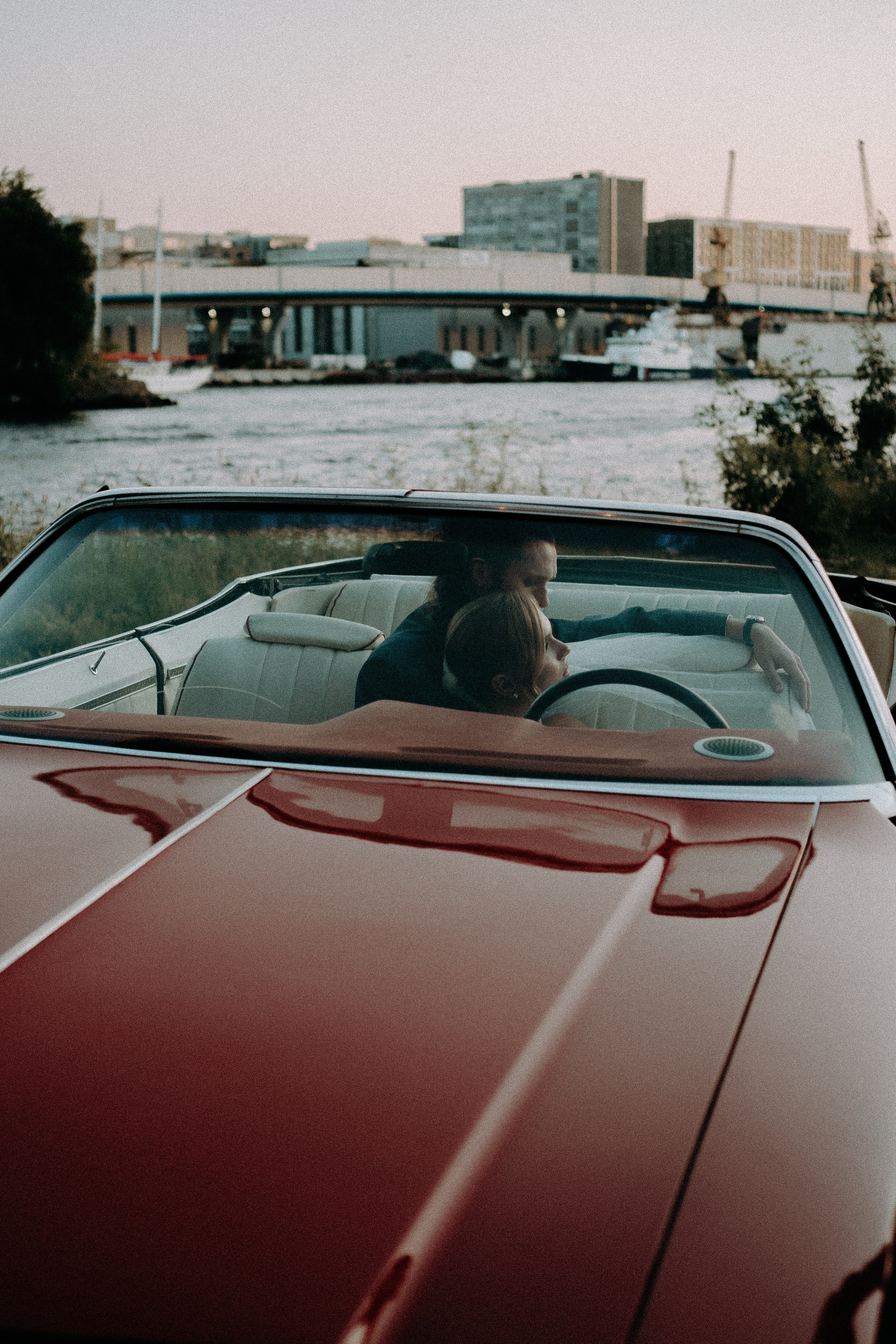 СВАДЕБНАЯ СЬЕМКА ВОЗЛЕ МСОТА БЕТАНКУРА НА КАБРИОЛЕТЕ. Профессиональный фотограф, Санкт-Петербург — Виктория Богомолова