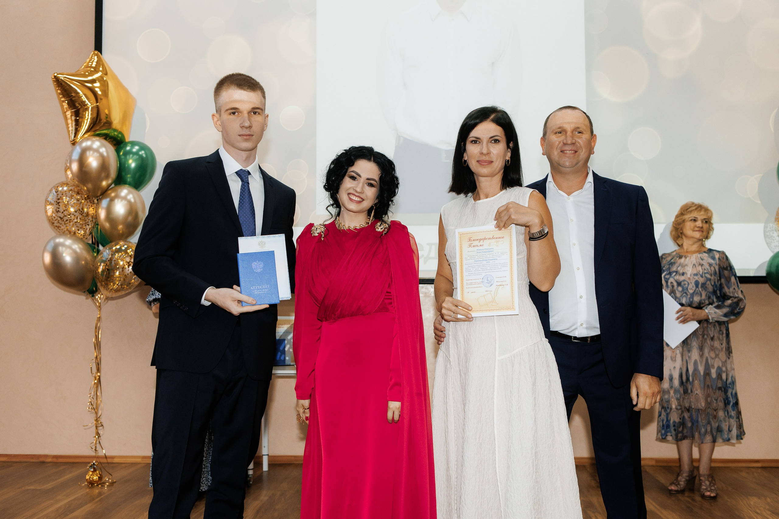 Выпускной Гимназия 12 2024 г. Свадебный и портретный Фотограф в Липецке Дмитрий Котюков