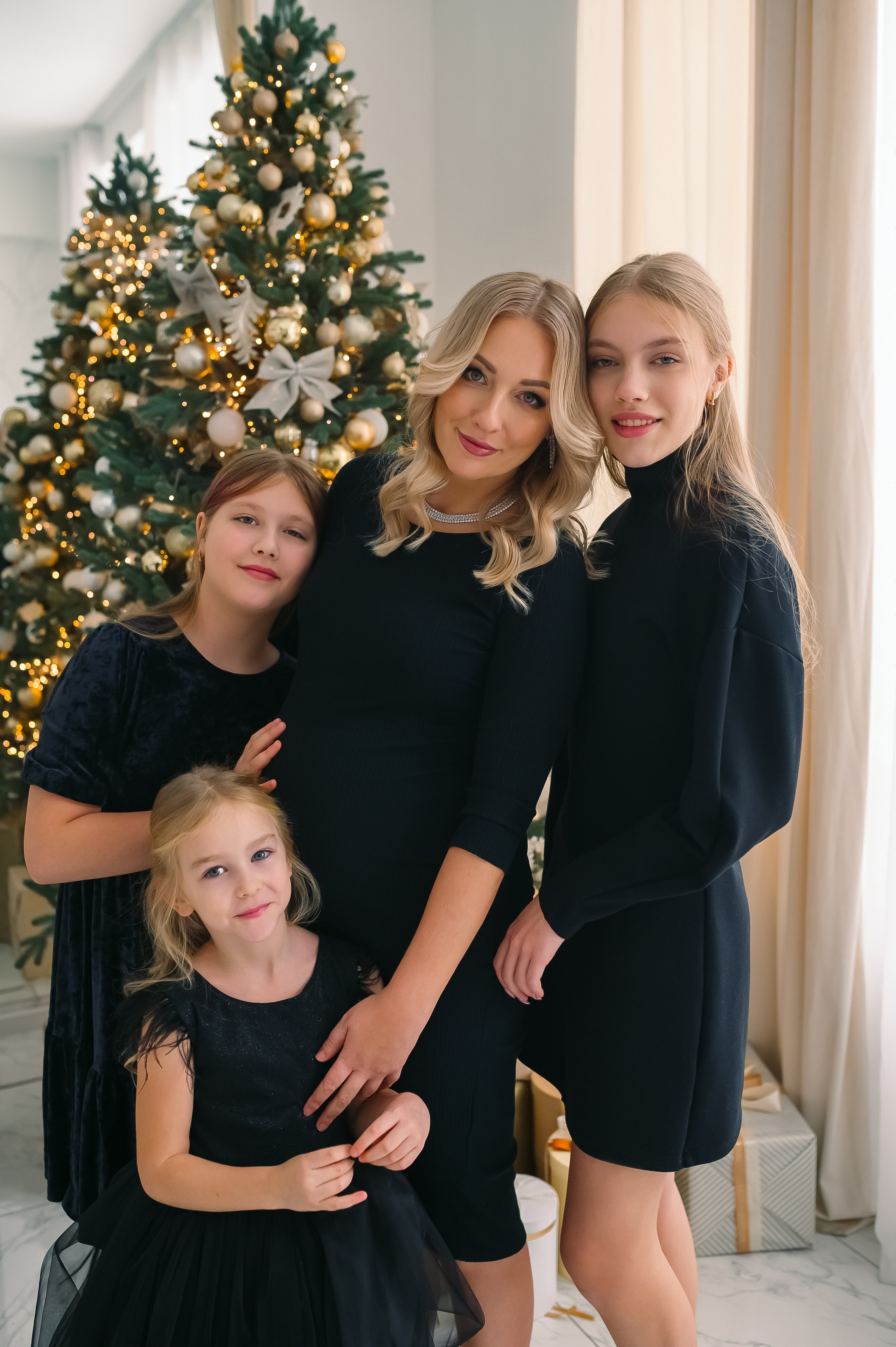 Семейная фотосессия в студии. Фотограф Юлия Кондратьева