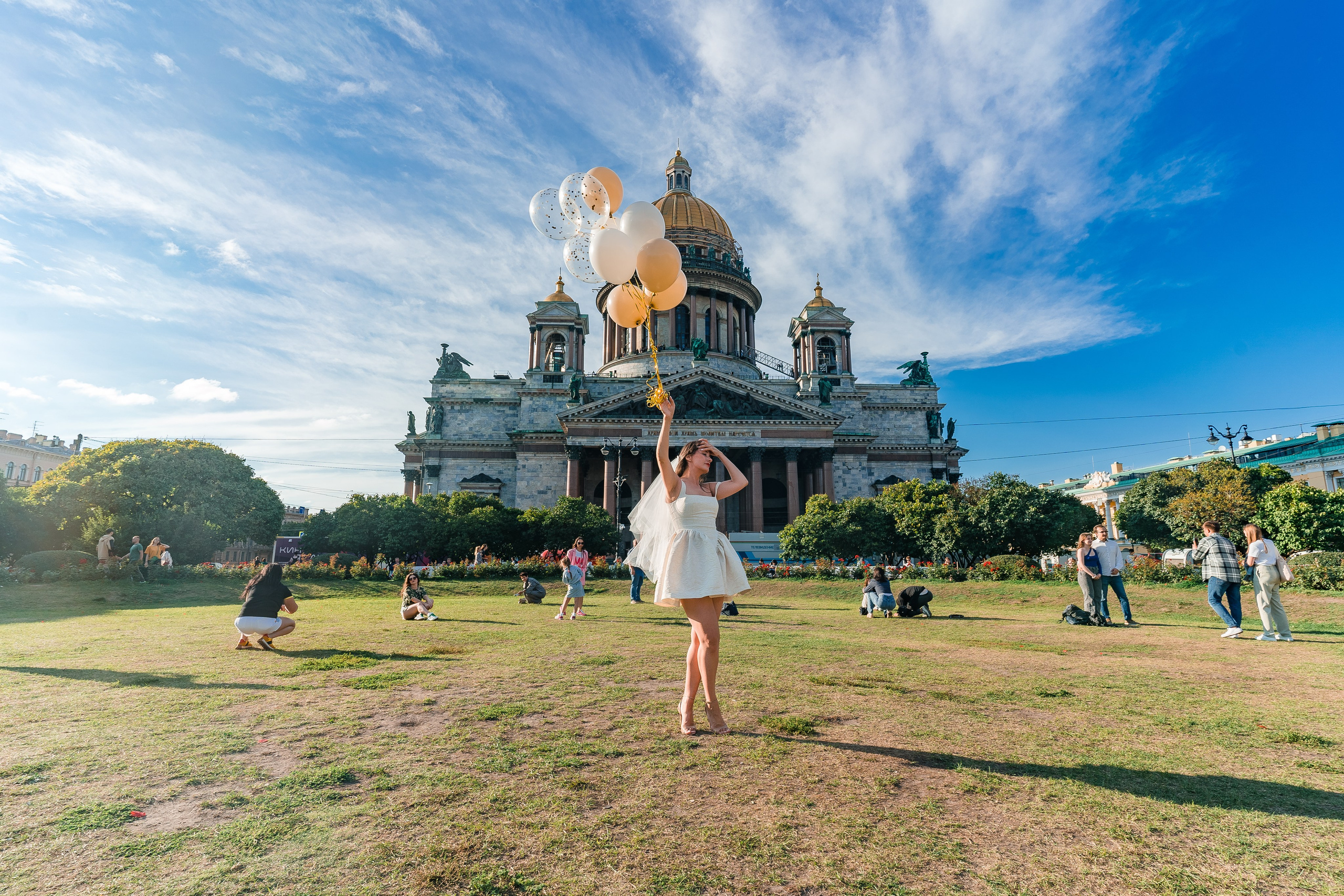 Фотосъемка девичника, встреча девушек, веселые женские портреты