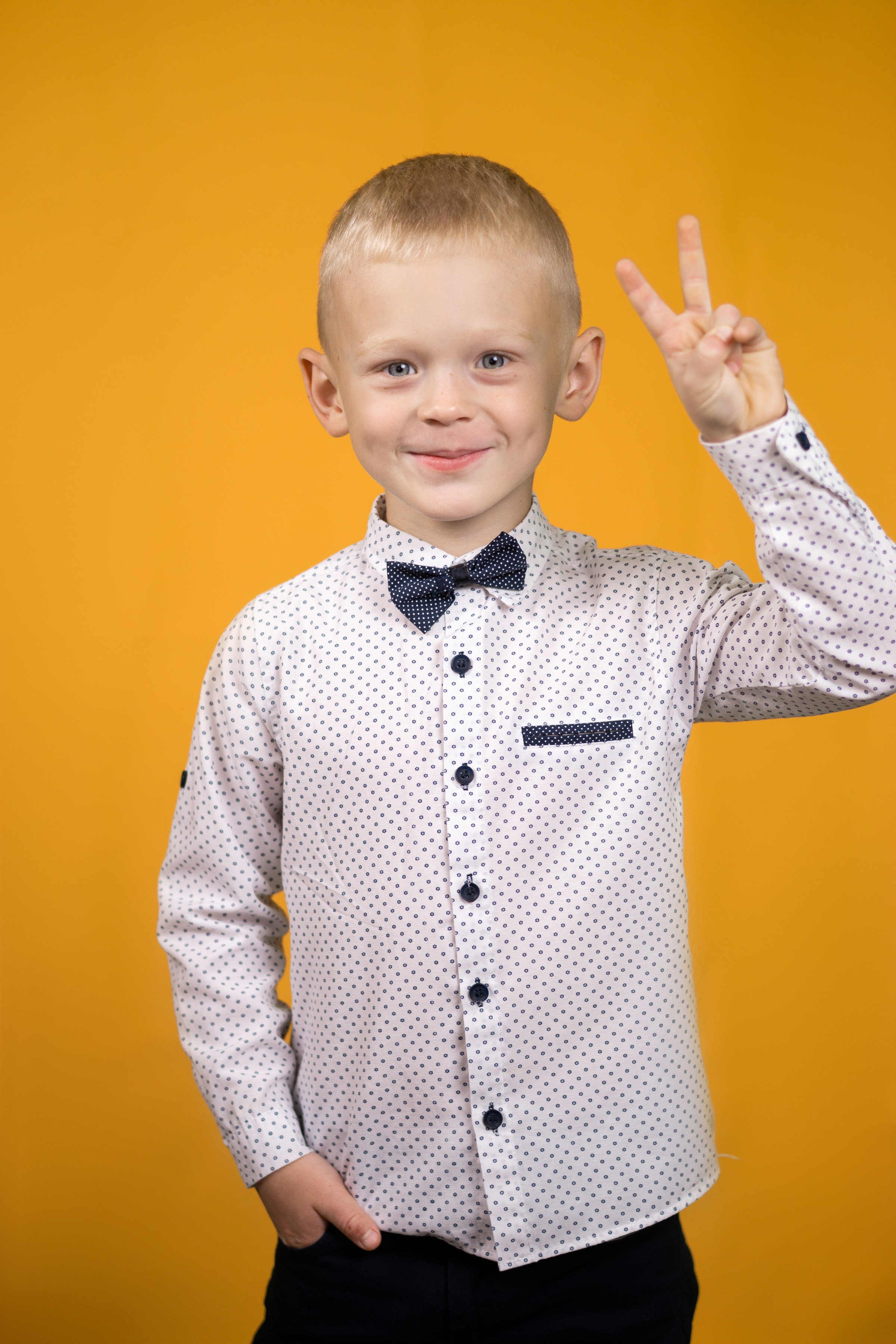 Портреты на желтом фонее. Ольга Плаксина фотограф в Саратове