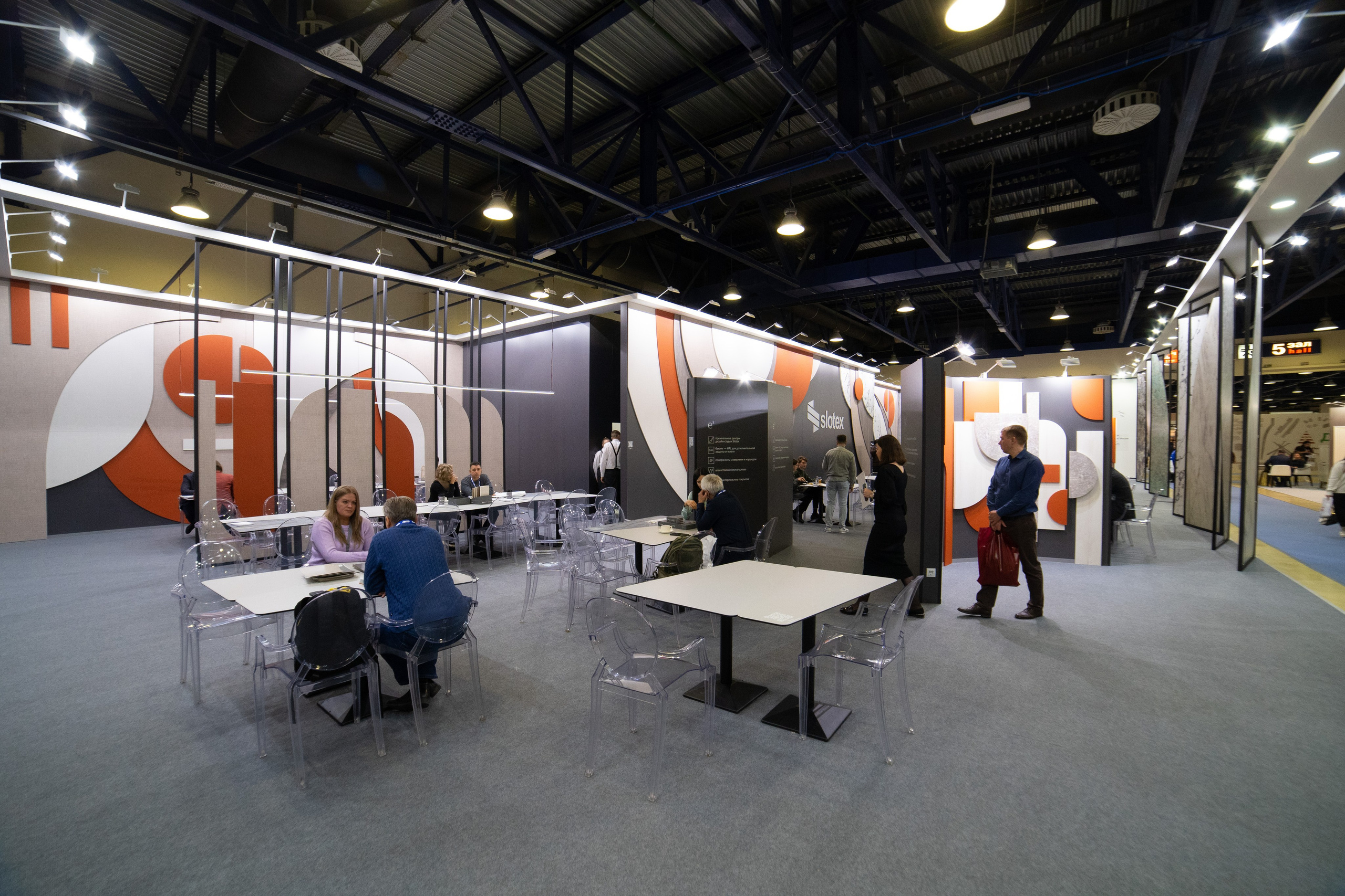 Выставочные стенды. Профессиональный портретный фотограф в Москве Владимир Глаголев