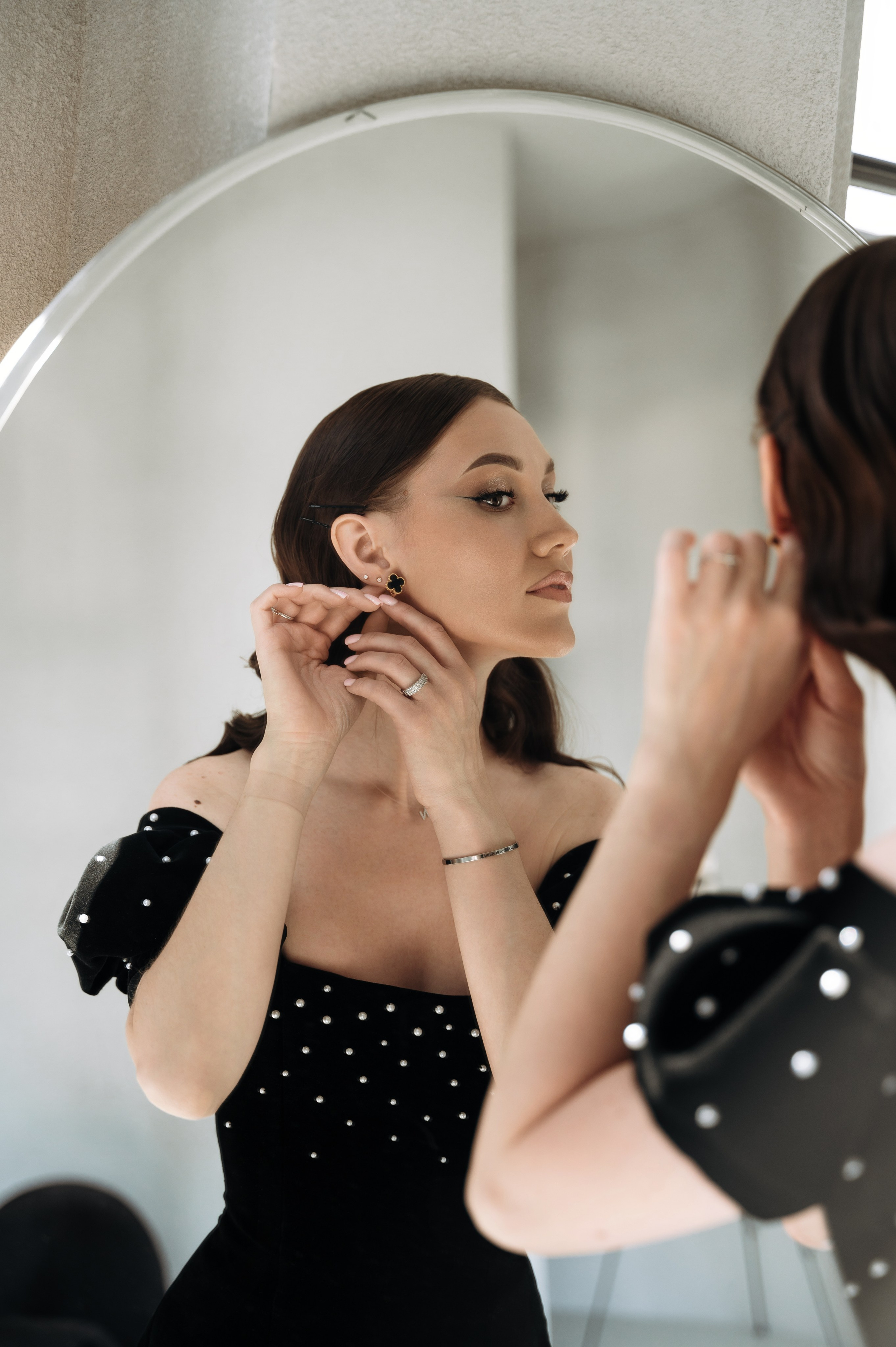 Настя — фотосессия в темной студии с хрустальной люстрой. Портретный и семейный фотограф в Екатеринбурге Мария Чахеева