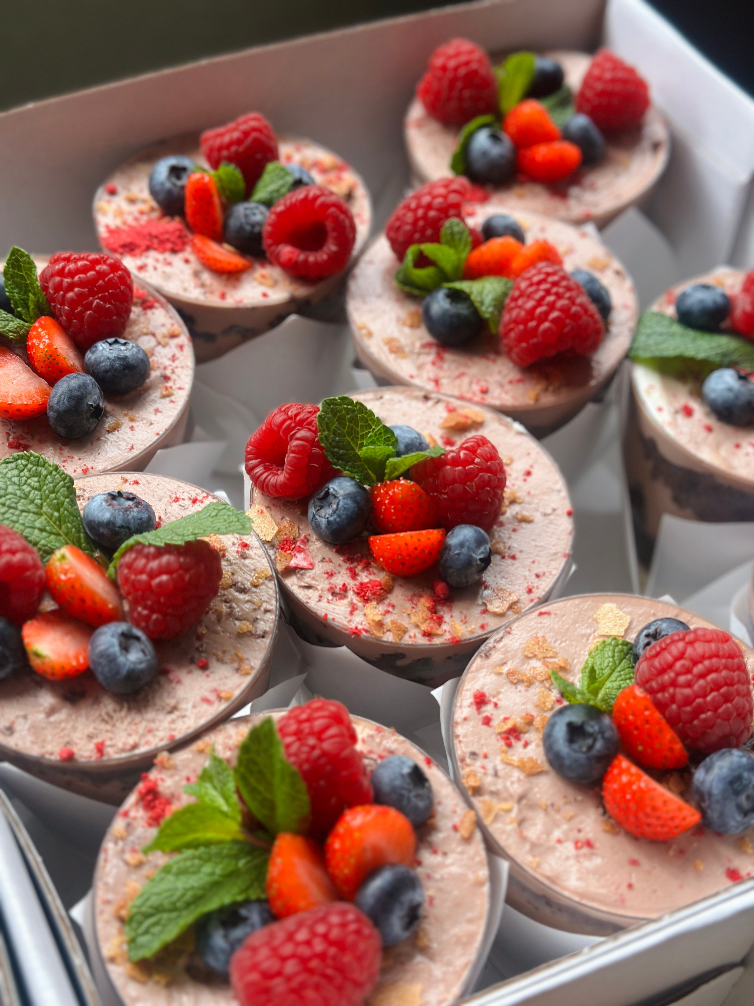 Торты и десерты. Выездной кейтеринг, съедобные букеты, торты и сладости на заказ