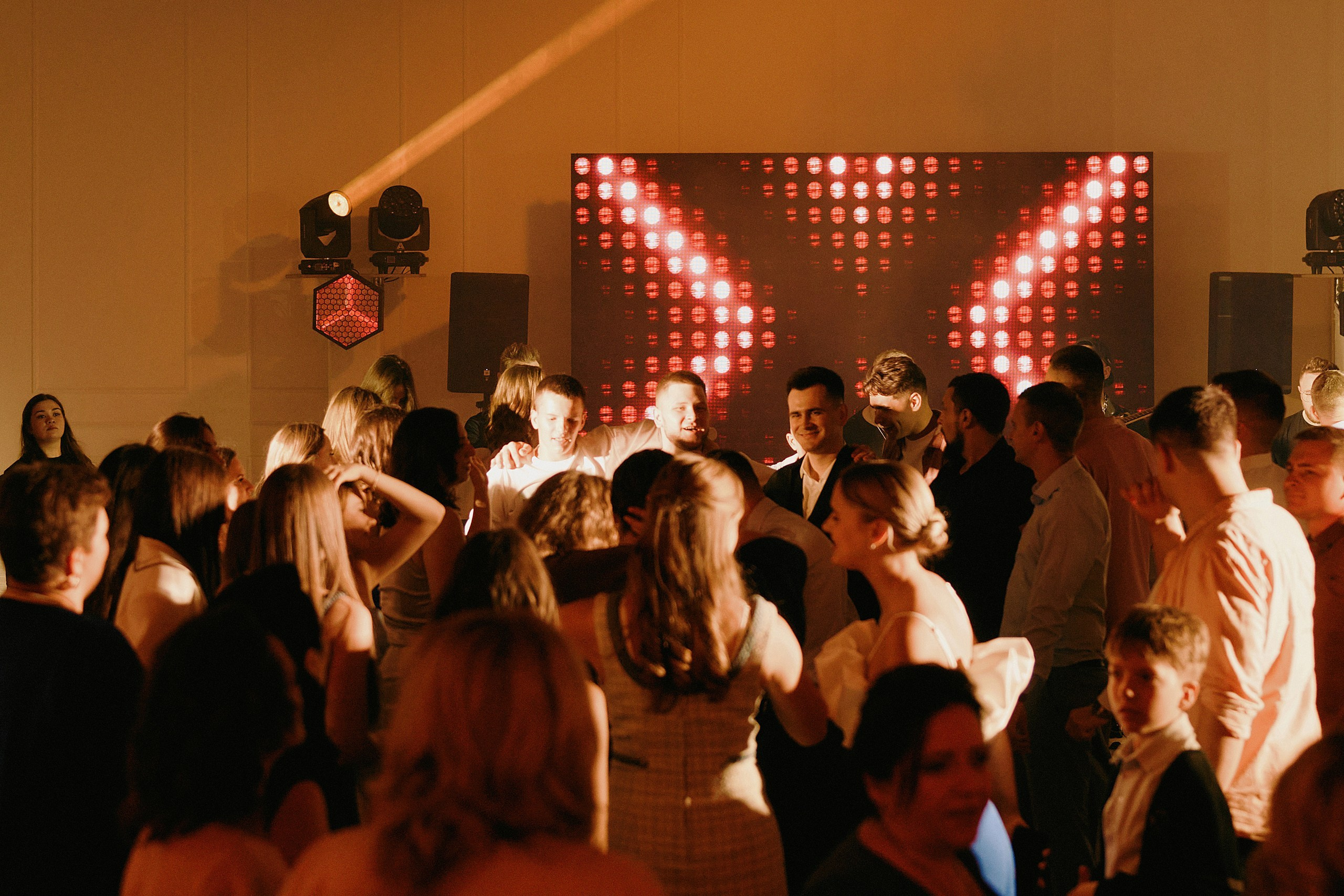 Премиум свадьбы в Ростове-на-Дону от ДЕЙЗИ. Ресторан Усадьба. Студия событий ДЕЙЗИ. Организация мероприятий. Свадебное агентство в Ростове-на-Дону. Свадебный организатор. Организация свадьбы под ключ