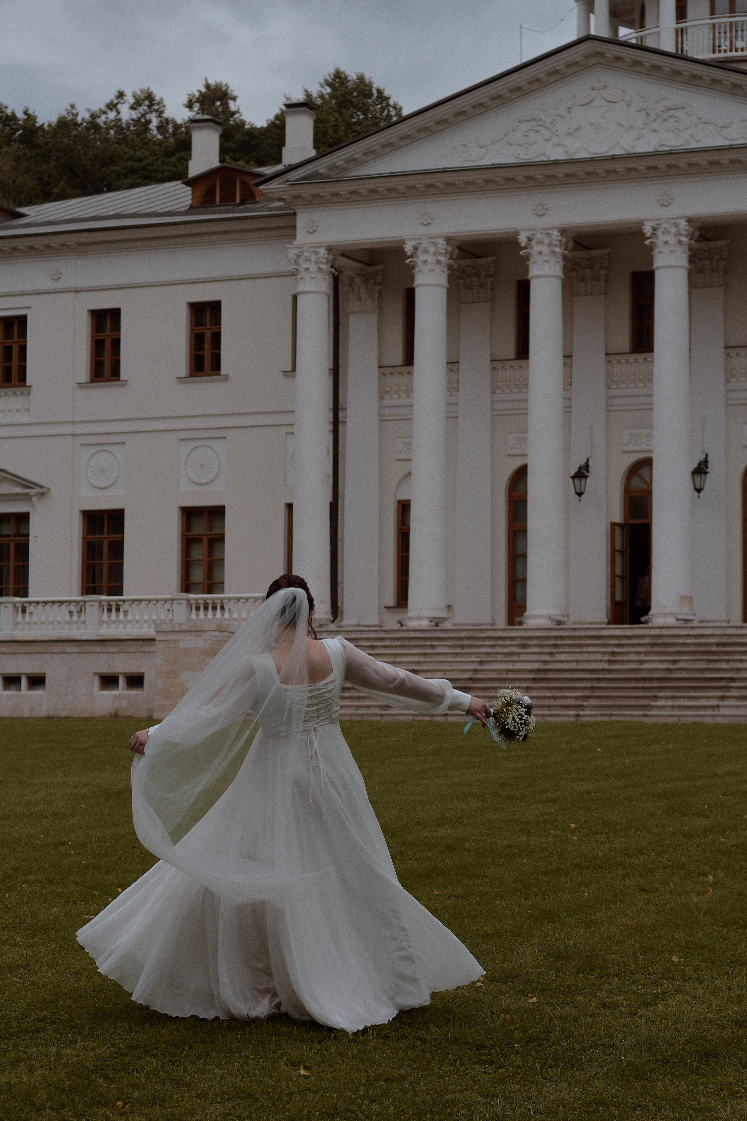 Юлия и Антон. Усадьба Остафьево. Фотограф лавстори Москва/МО Приятелева Ангелина