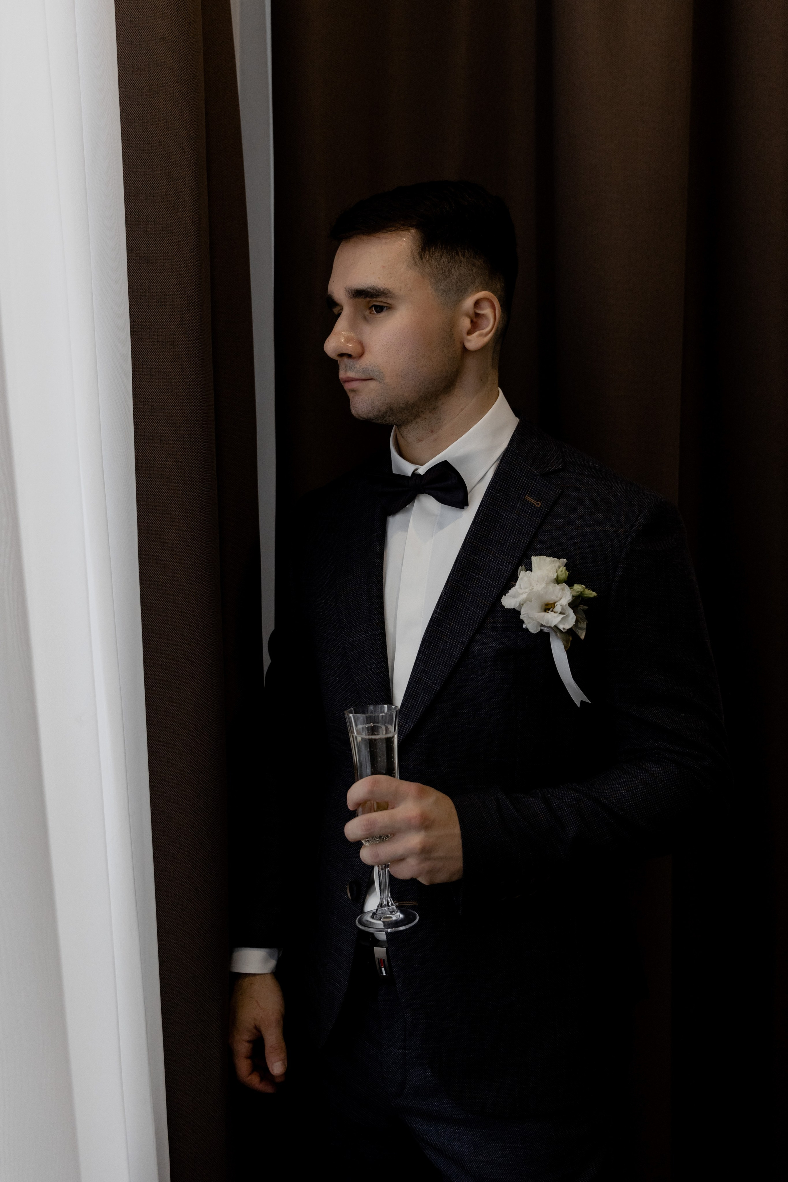 Свадебная фотосессия в отеле Чайковский г. Калининград. Свадебный фотограф Калининград